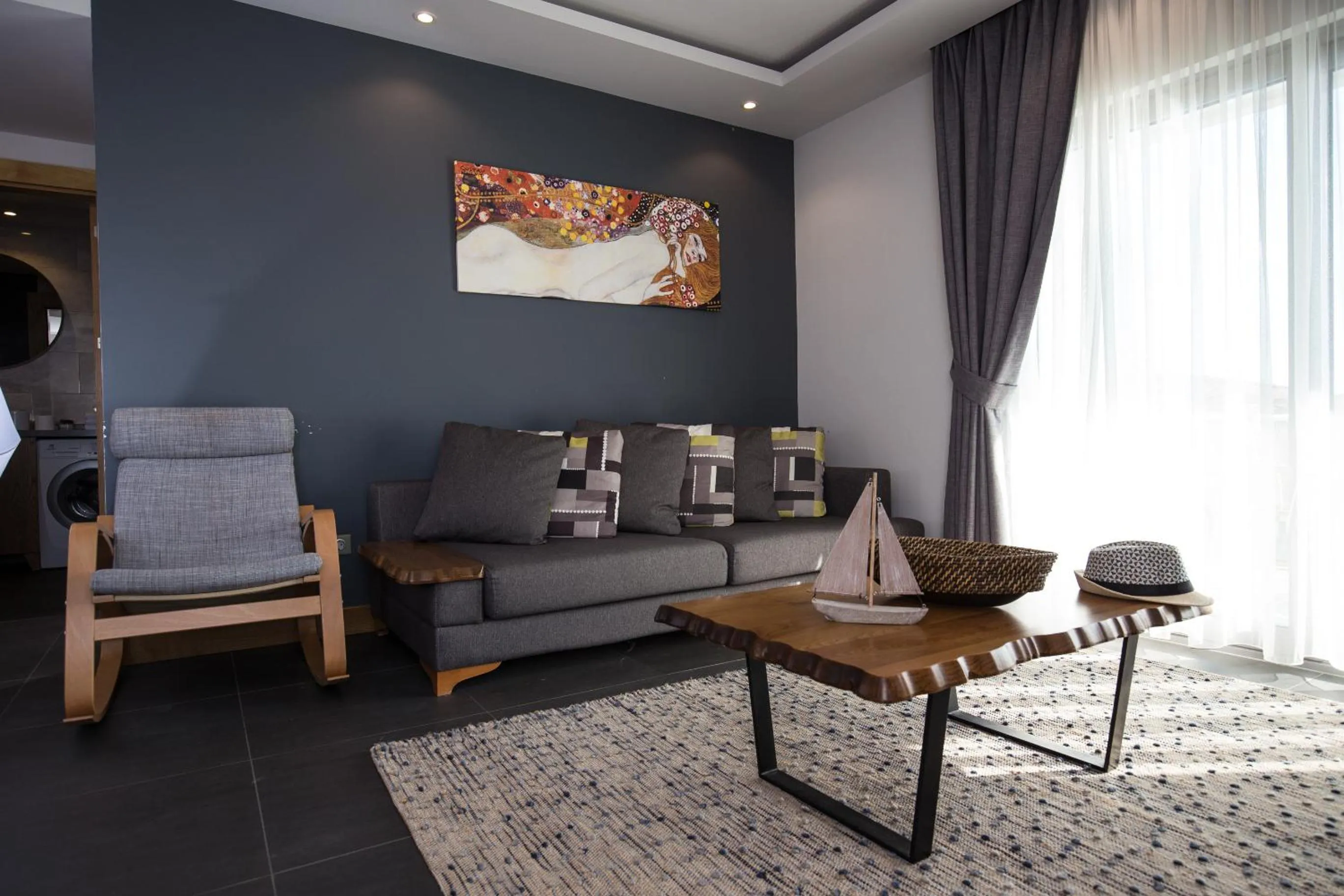 Photo of the whole room in Degirmenburnu Residence