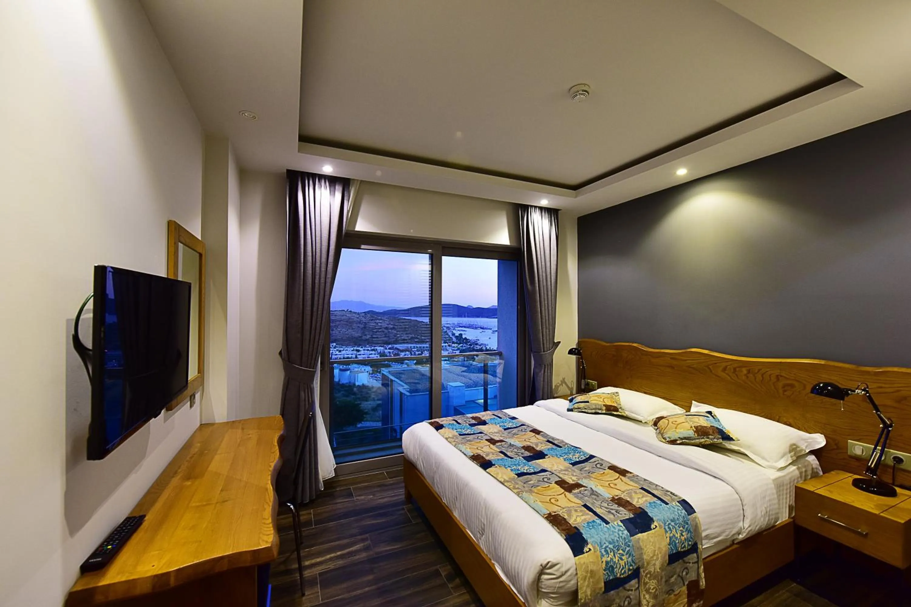 Bed in Degirmenburnu Residence