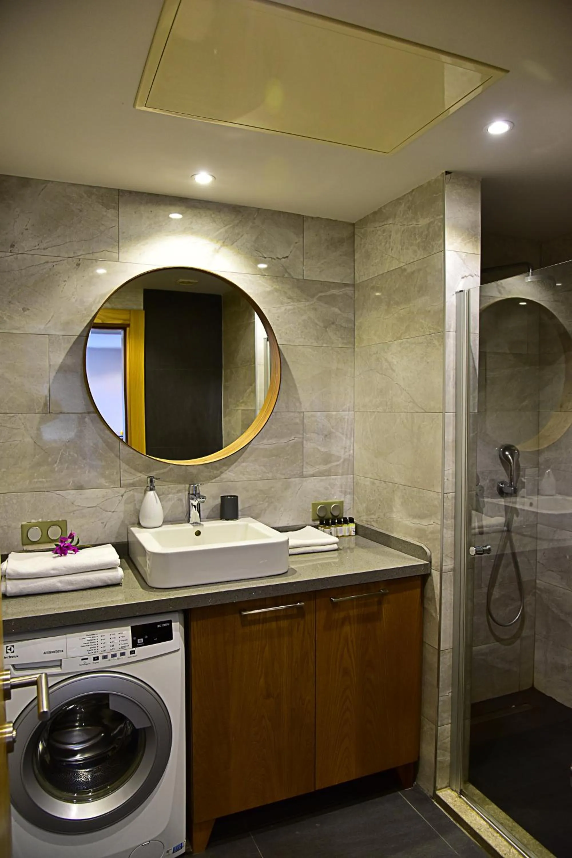 Bathroom in Degirmenburnu Residence