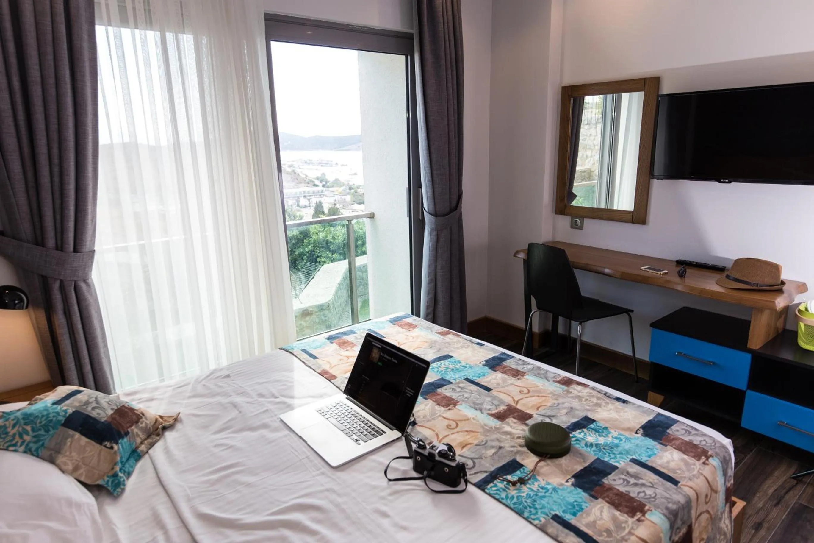 Photo of the whole room, Bed in Degirmenburnu Residence