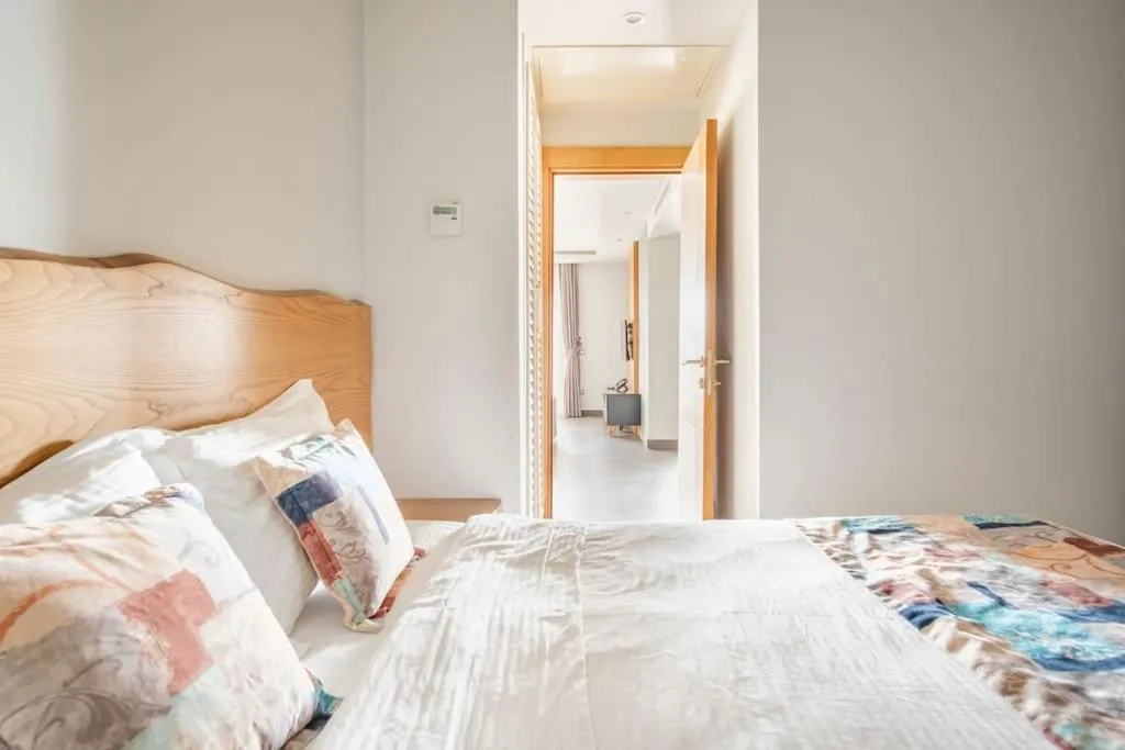 Bed in Degirmenburnu Residence