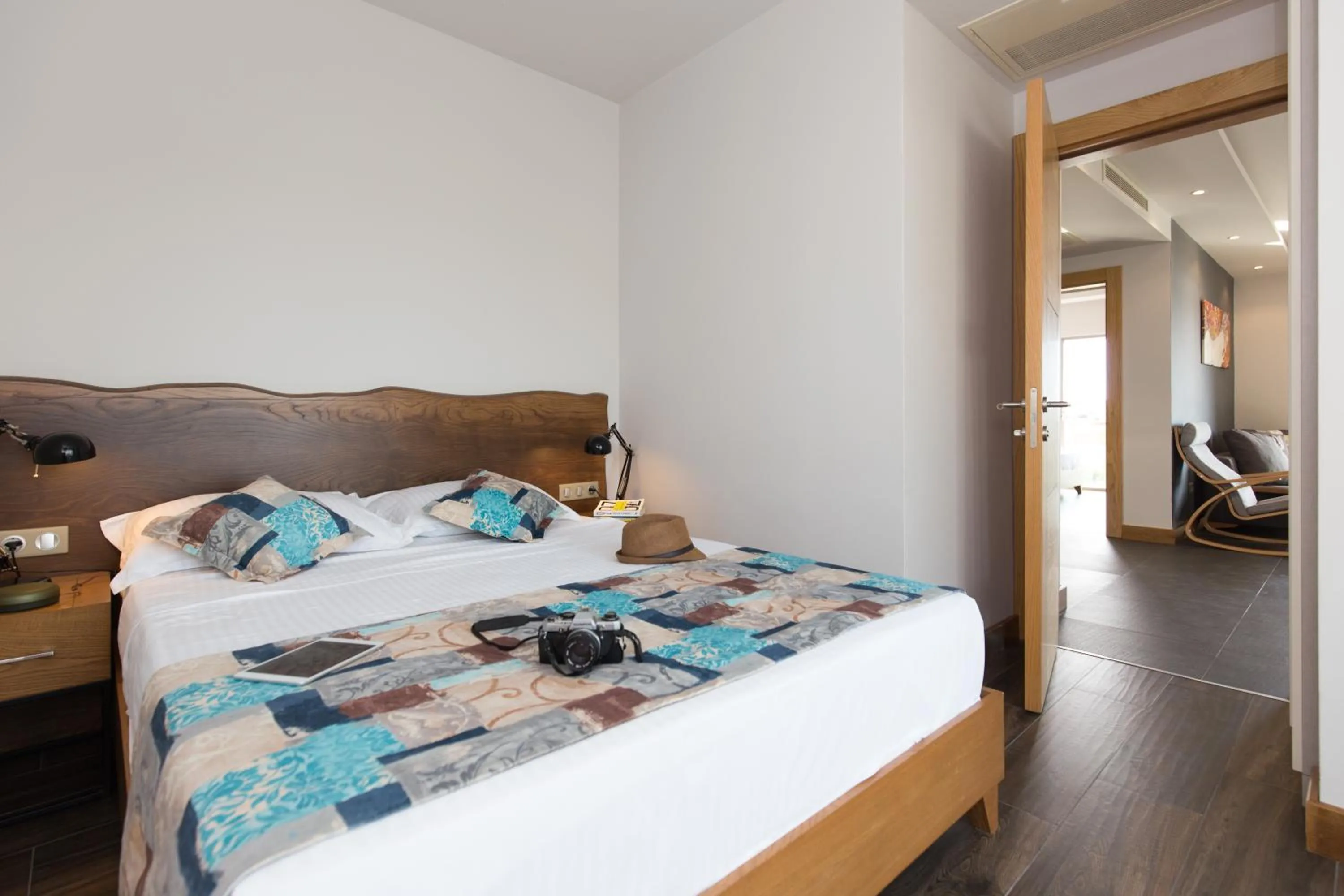 Bed in Degirmenburnu Residence