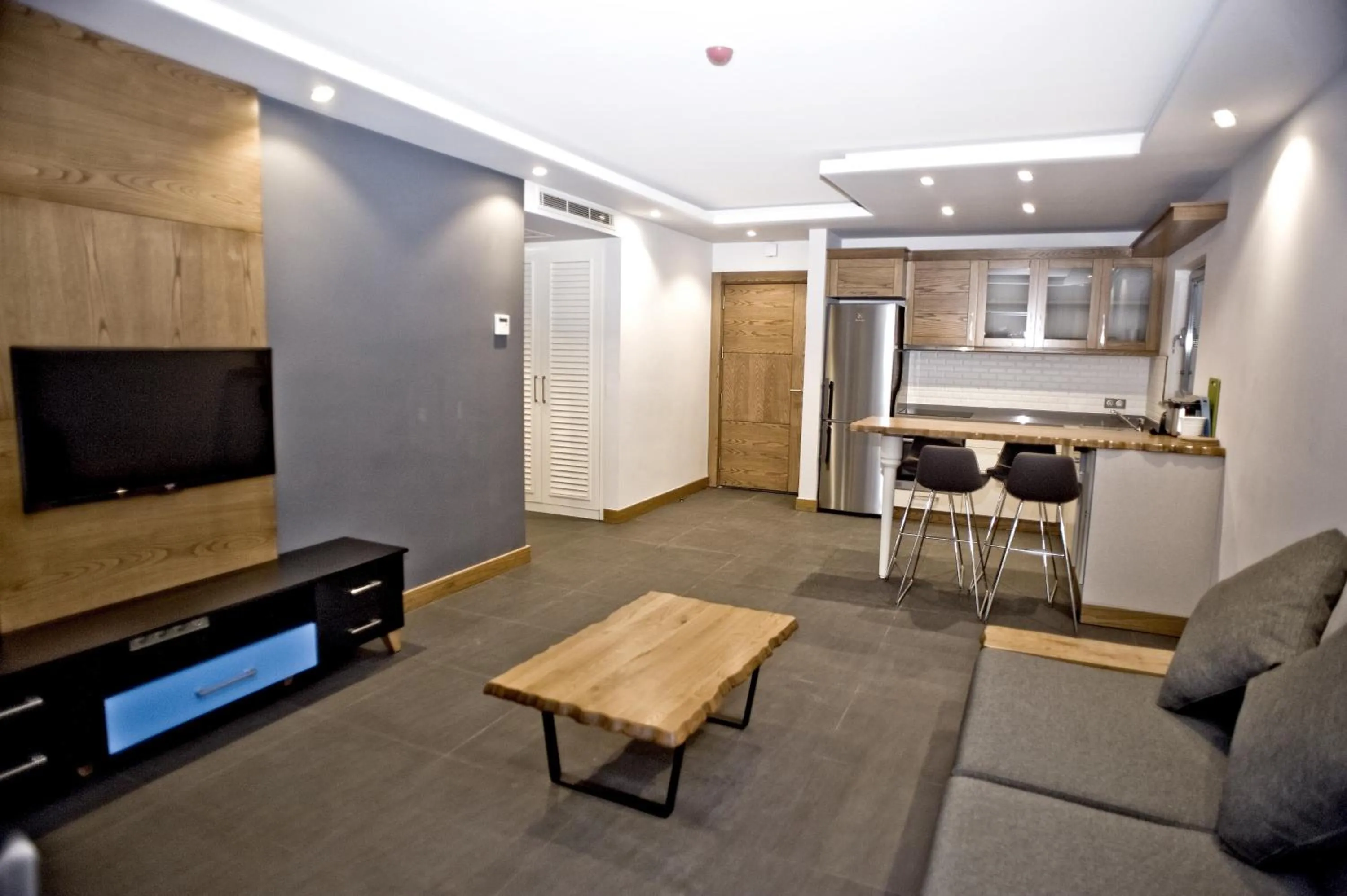 TV and multimedia in Degirmenburnu Residence