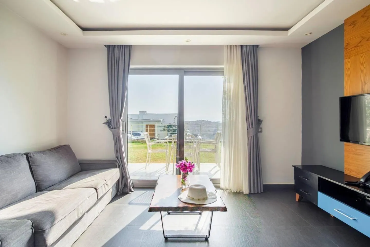 Living room in Degirmenburnu Residence