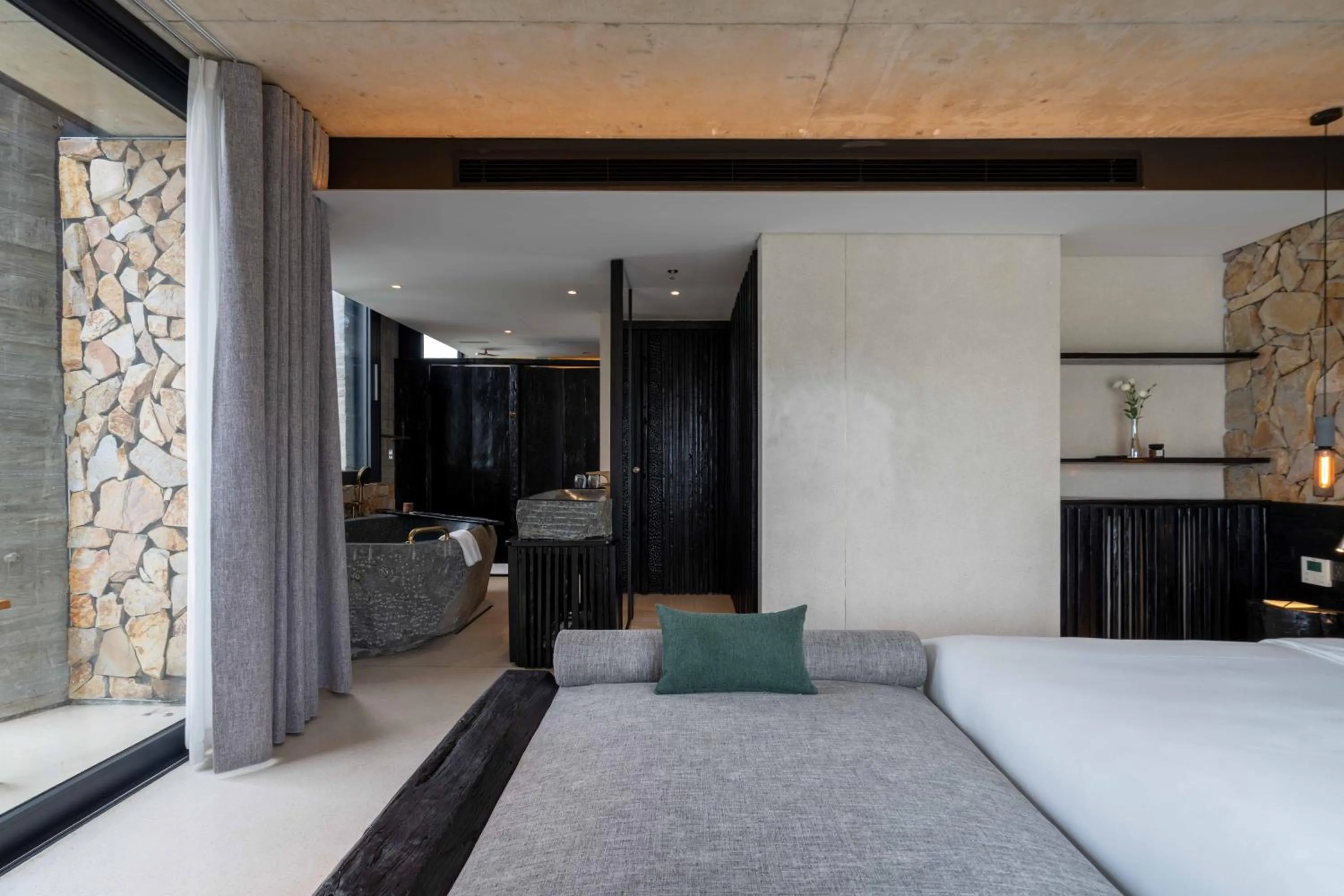 Bedroom, Bed in Hôtel de Soie