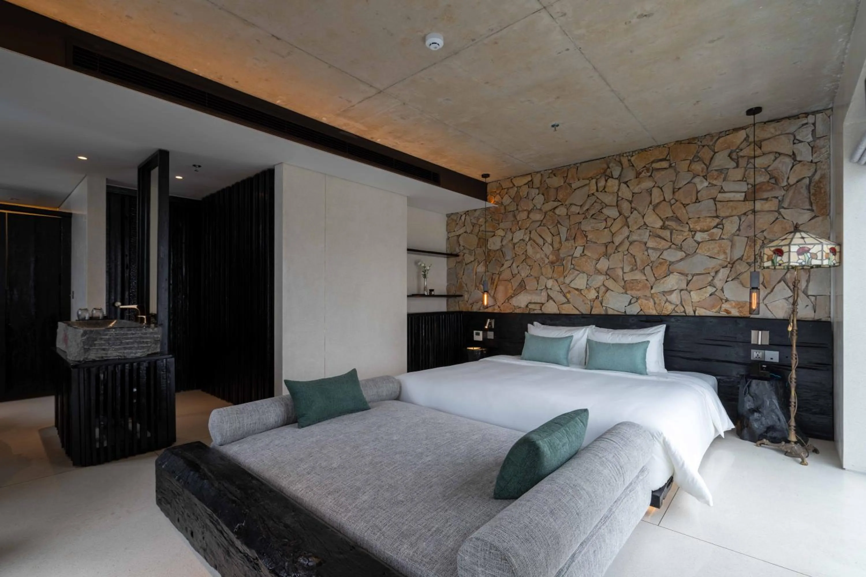 Bedroom, Bed in Hôtel de Soie