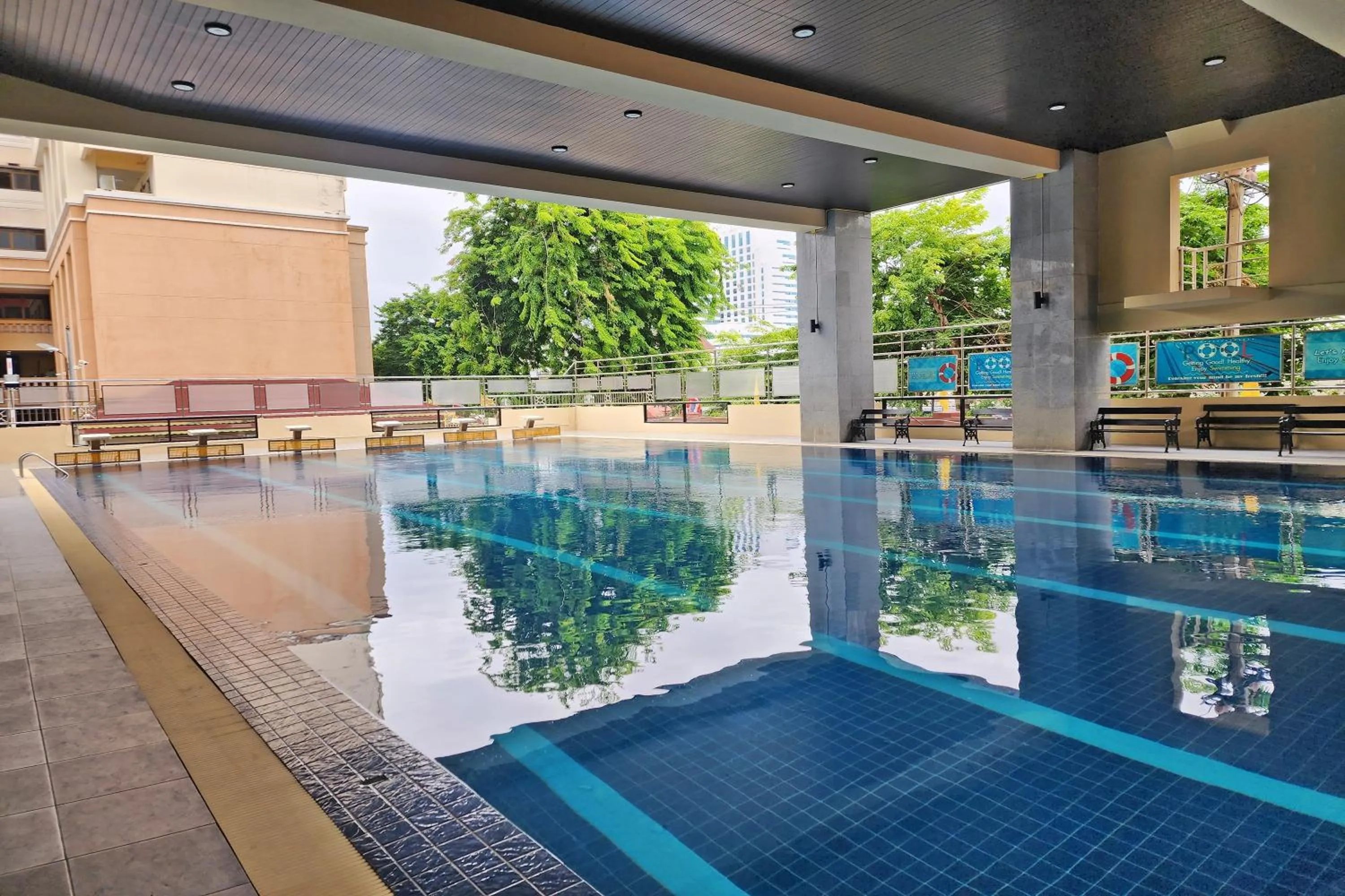 Swimming pool in Suan Sunandha Palace Hotel