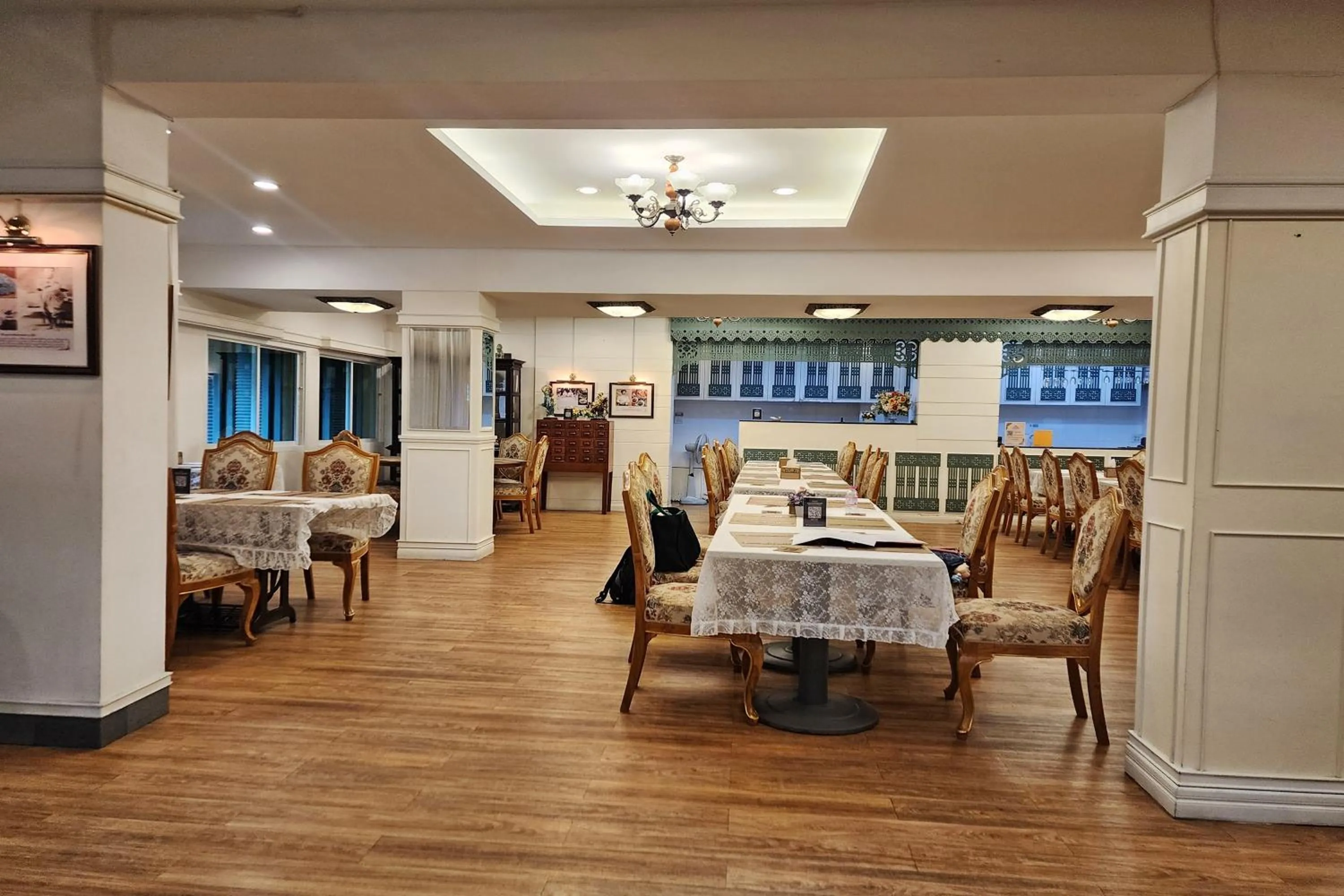 Restaurant/places to eat in Suan Sunandha Palace Hotel