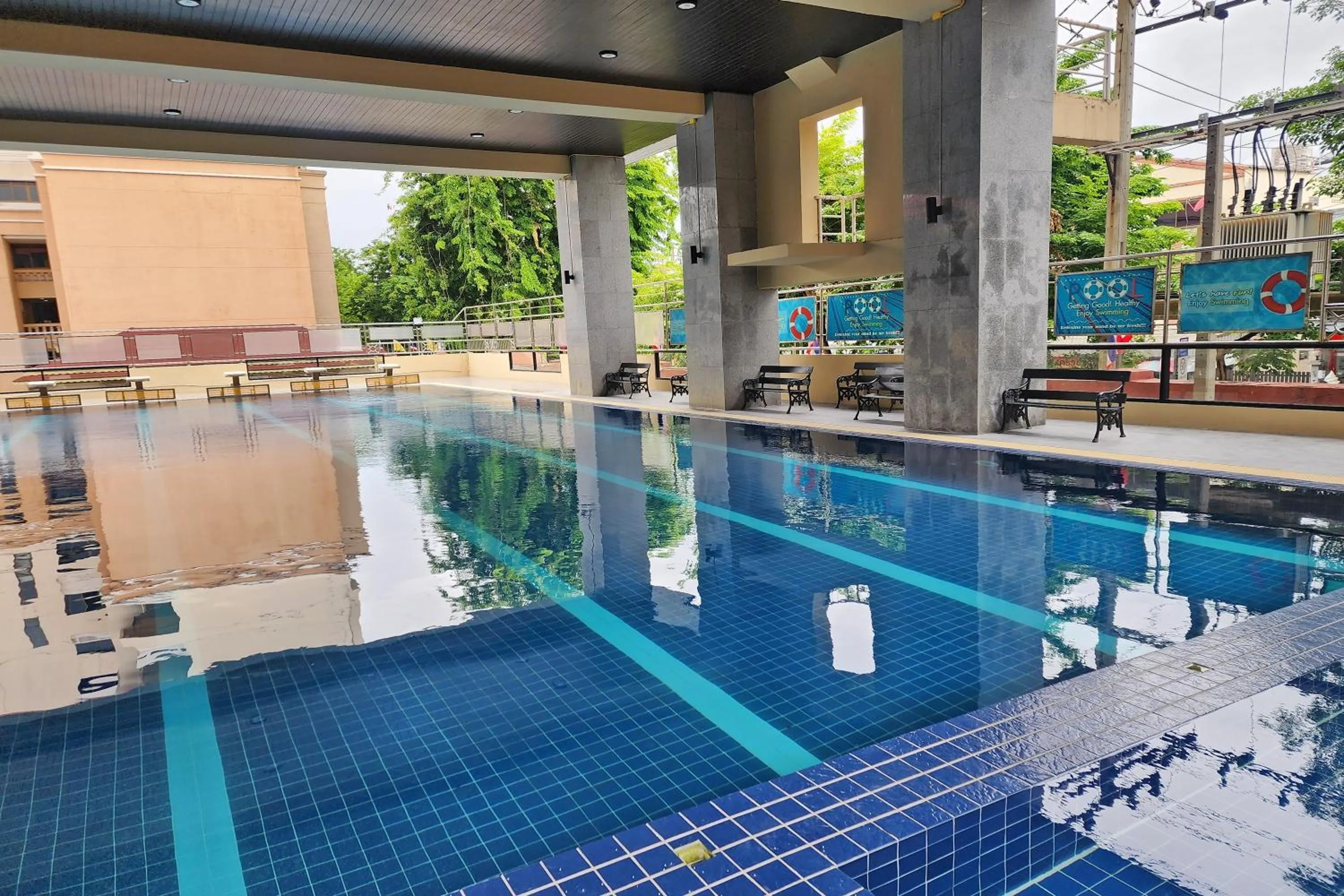Swimming pool in Suan Sunandha Palace Hotel