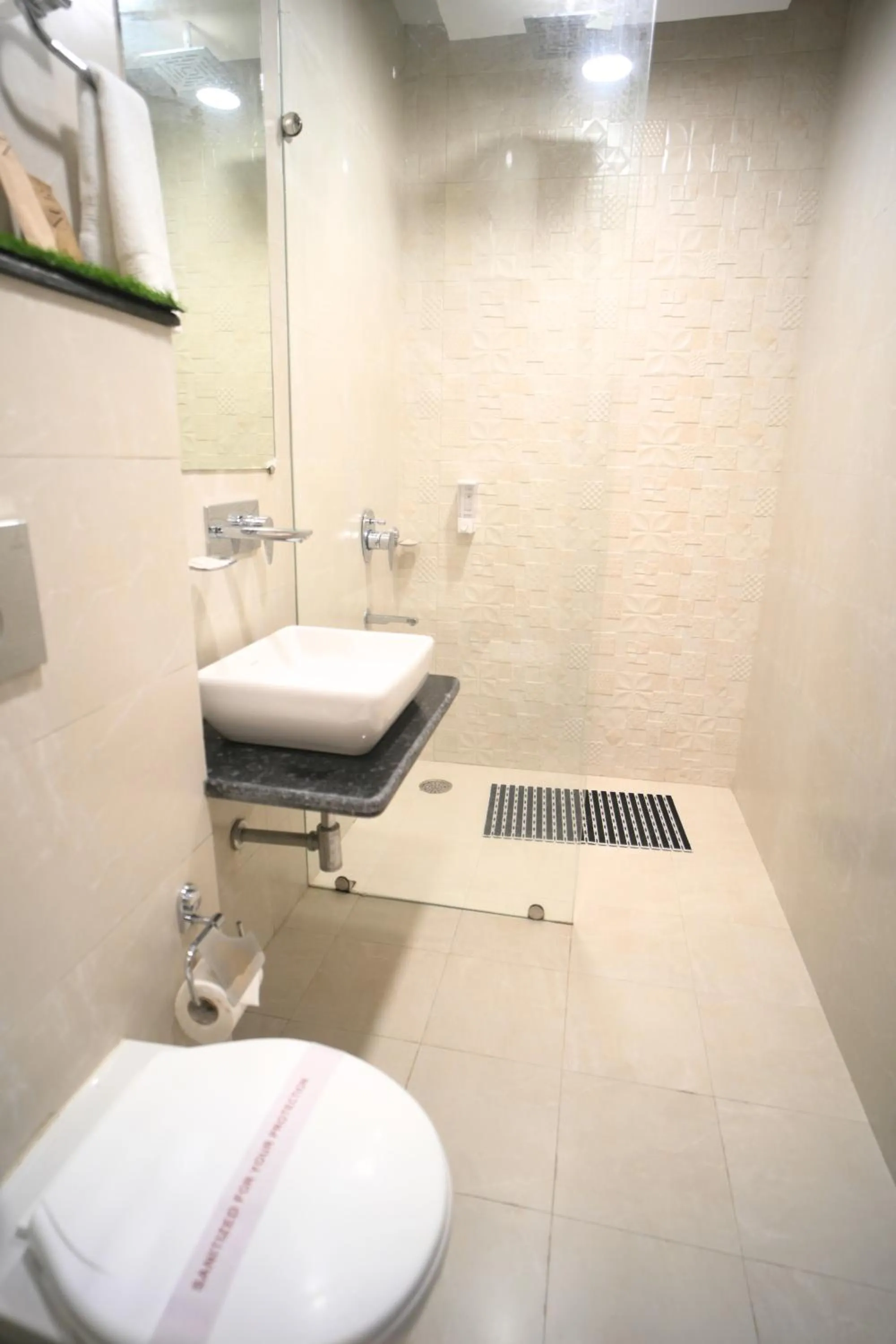 Toilet in Nuri's Nest And Notch
