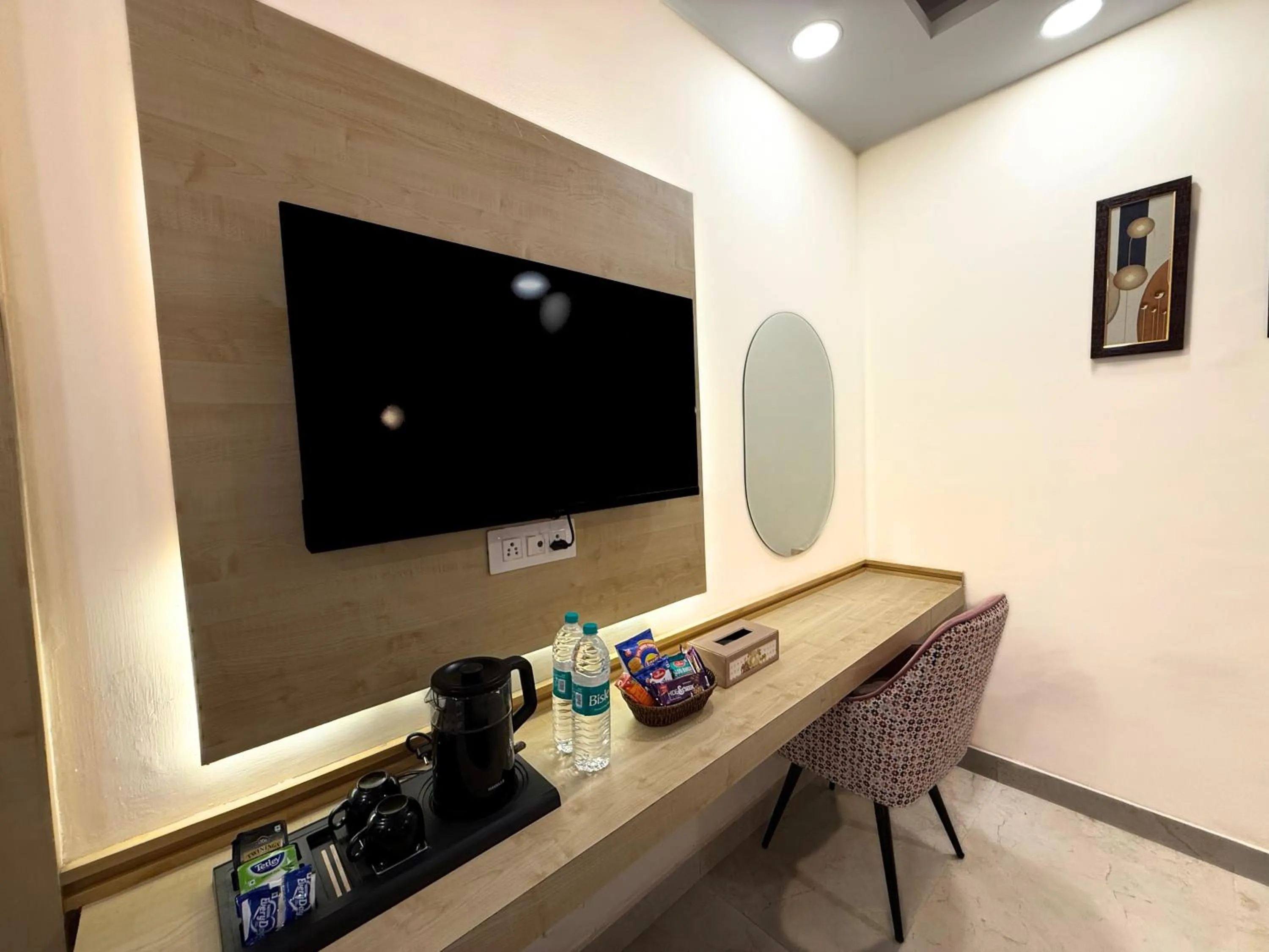 TV and multimedia in Nuri's Nest And Notch