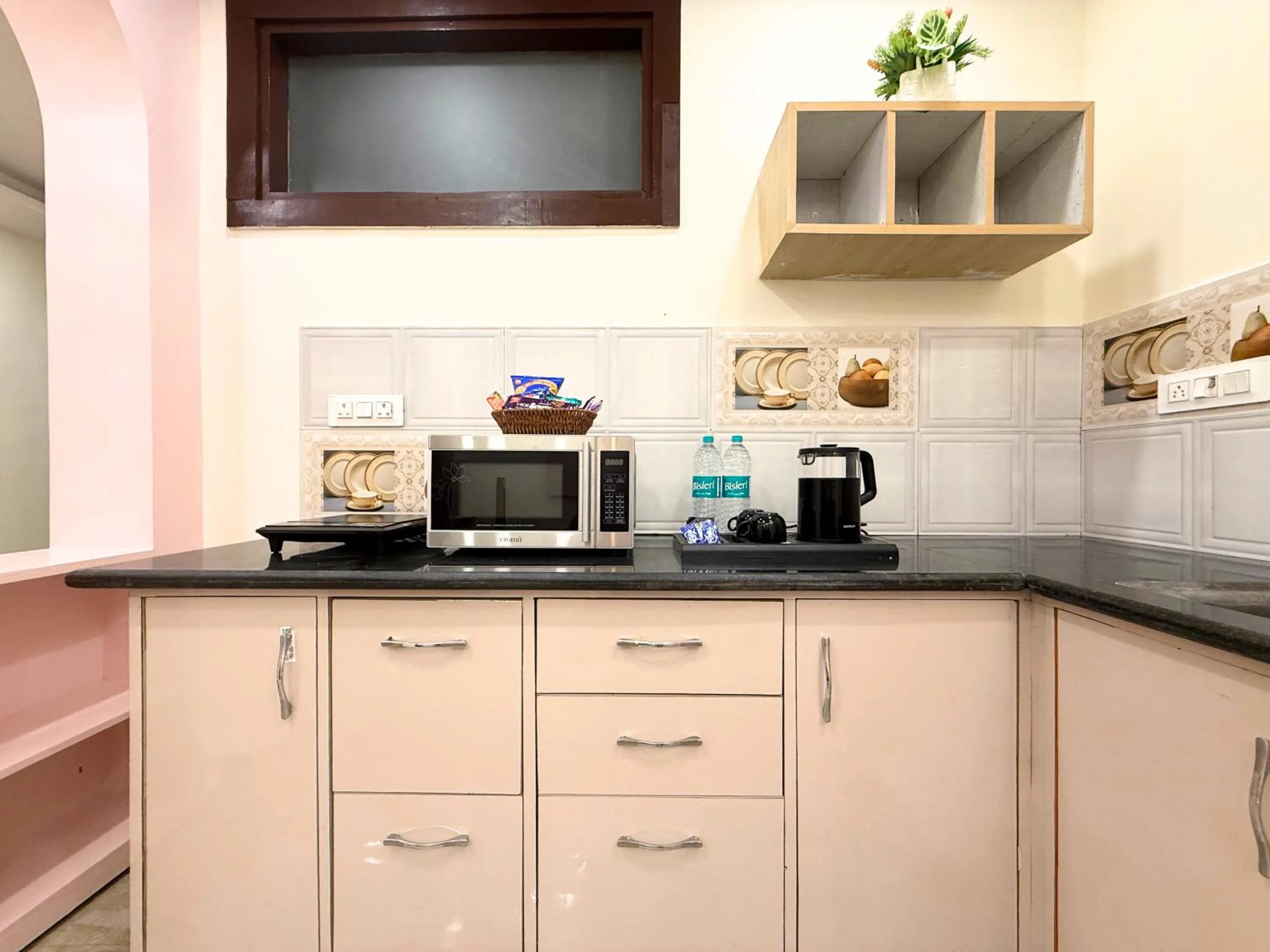 Kitchen or kitchenette in Nuri's Nest And Notch