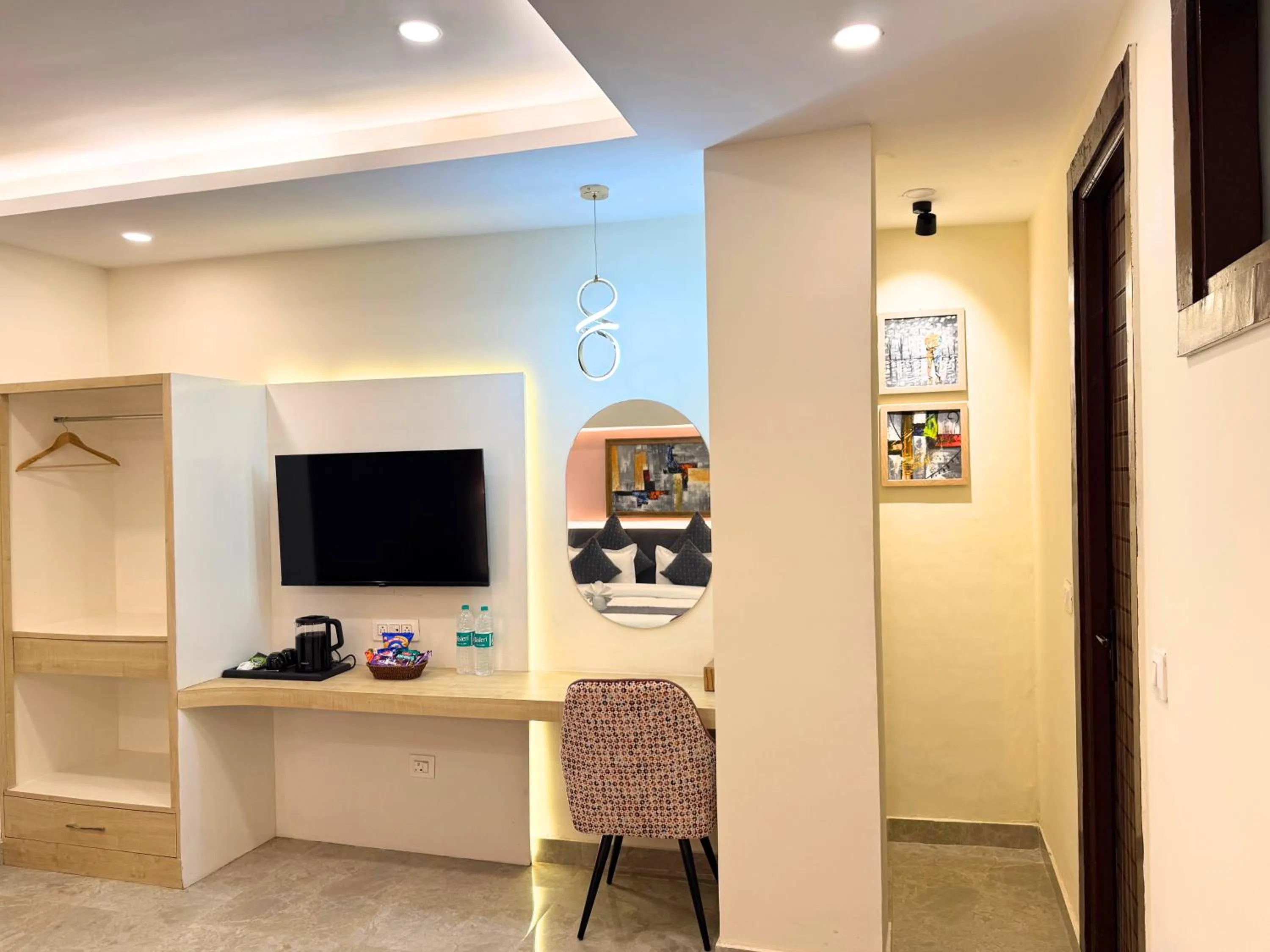 TV and multimedia in Nuri's Nest And Notch