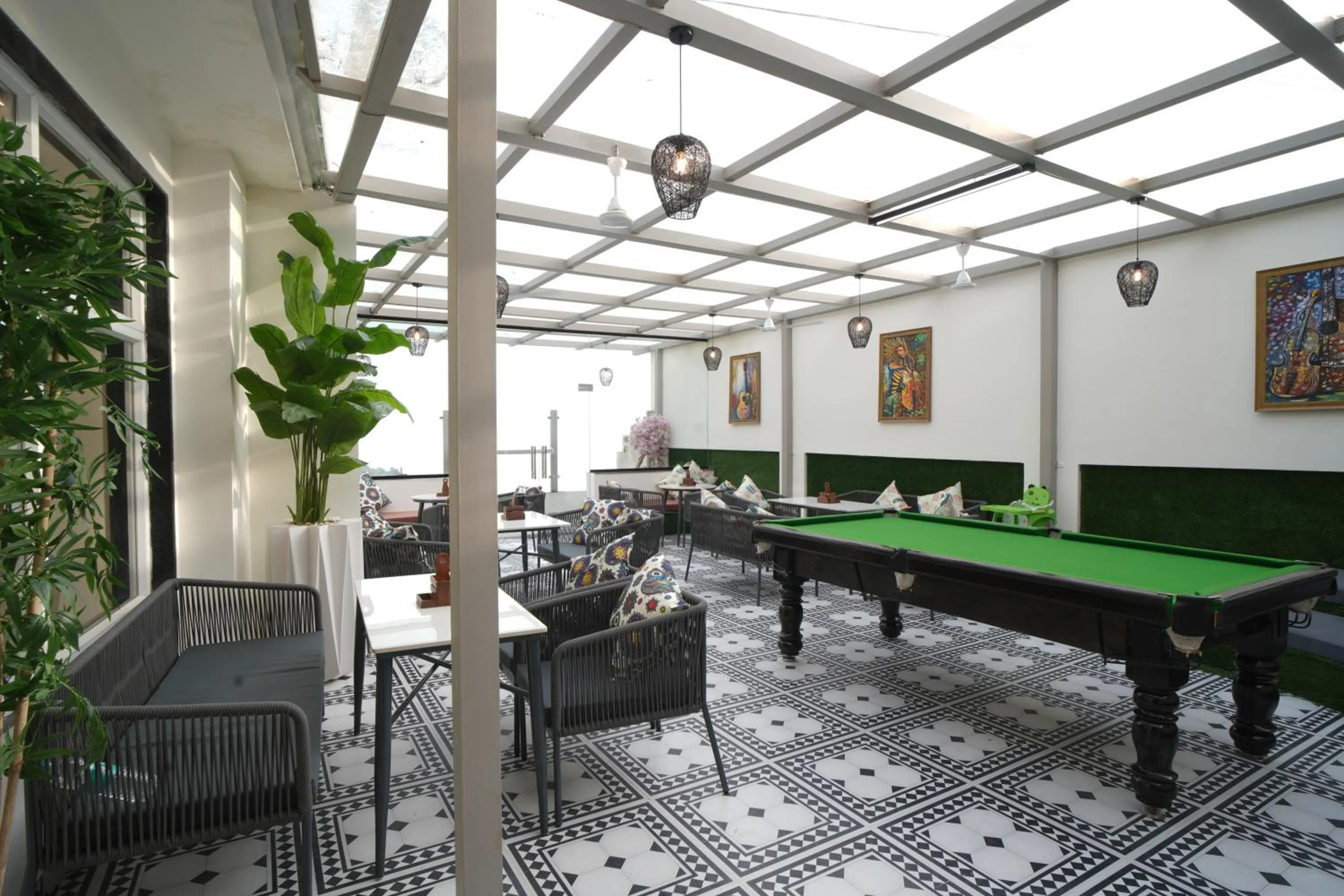 Restaurant/places to eat in Nuri's Nest And Notch