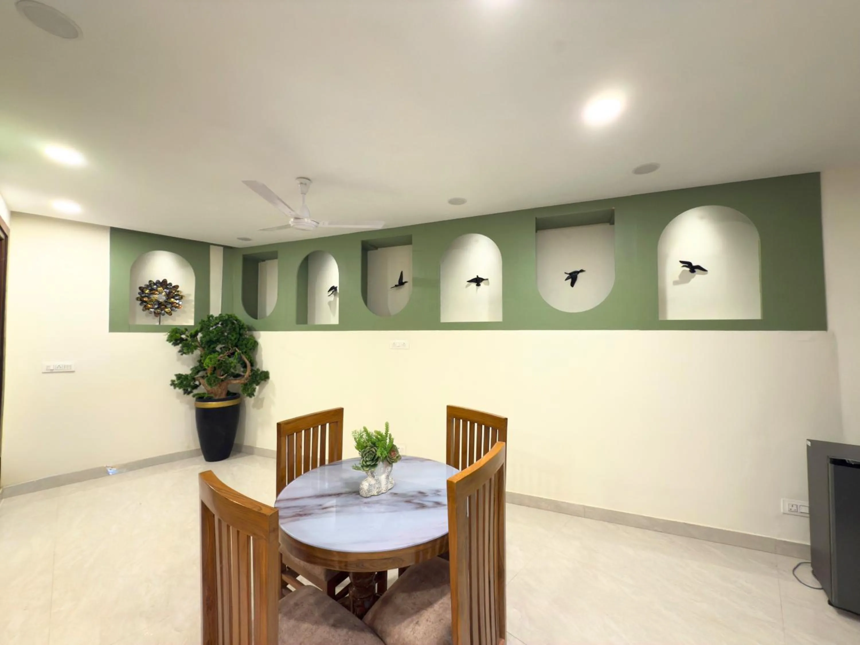 Dining area in Nuri's Nest And Notch