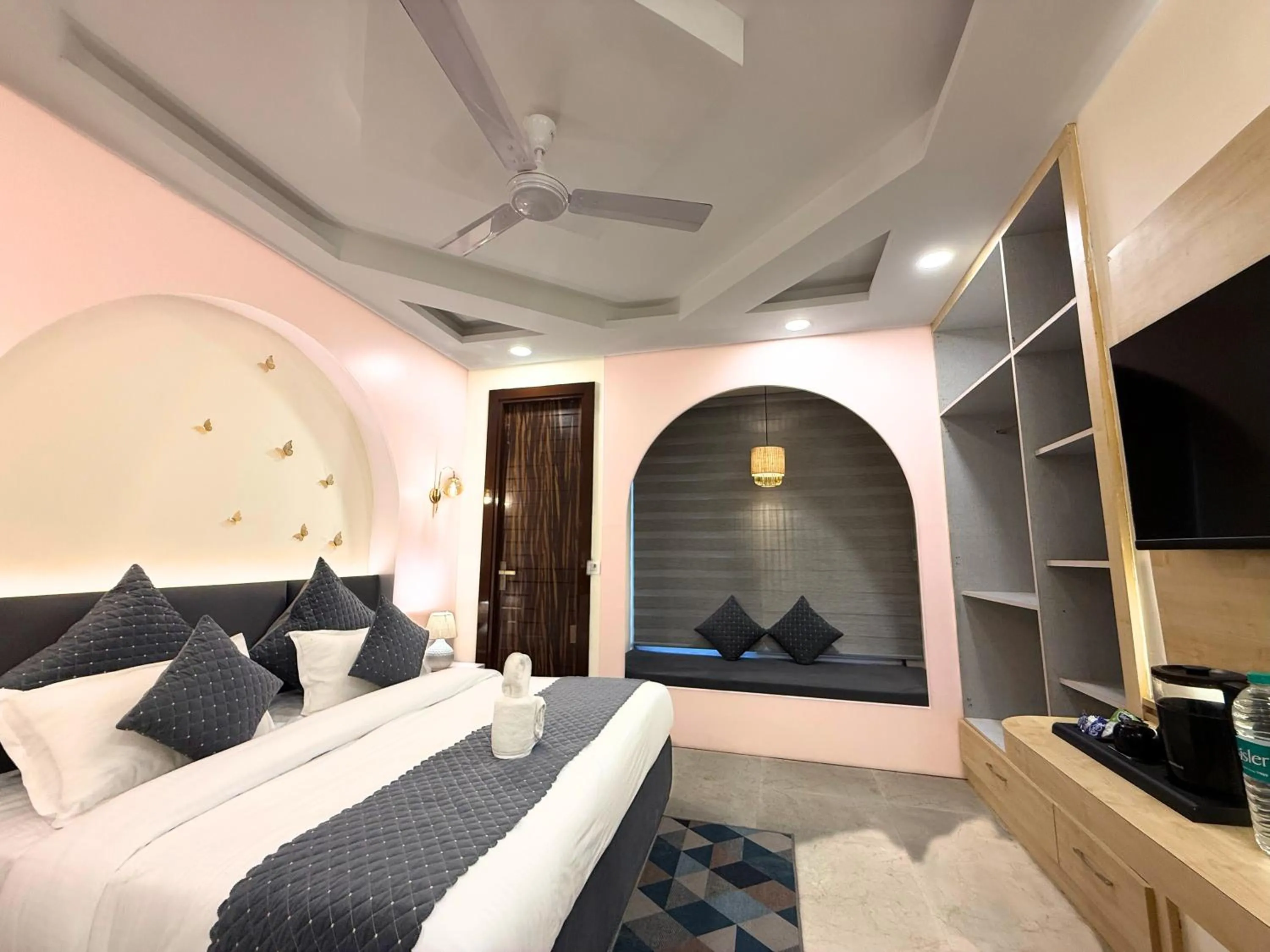 Bed in Nuri's Nest And Notch