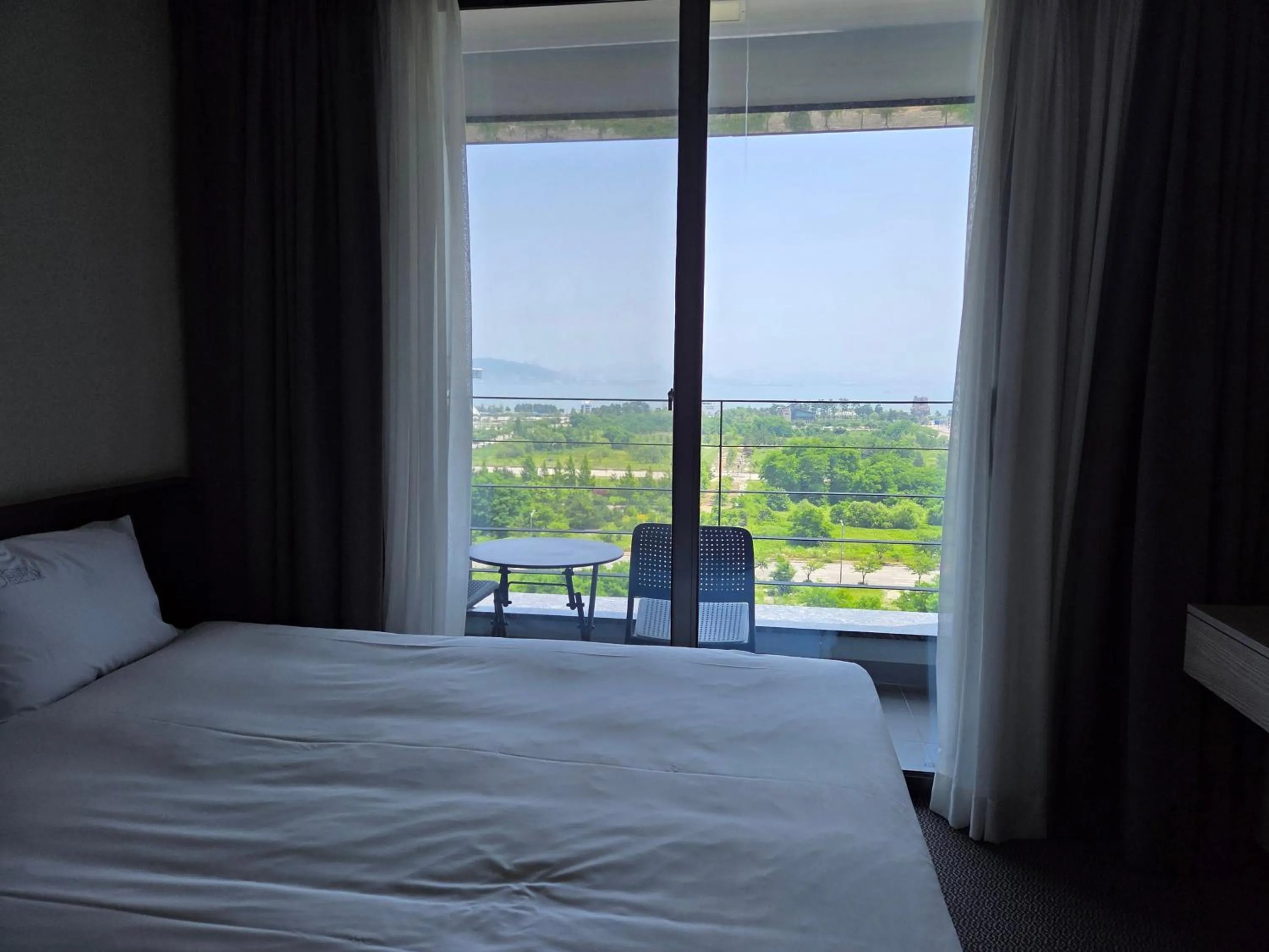 View (from property/room), Bed in Riviera Hotel Yeongjong