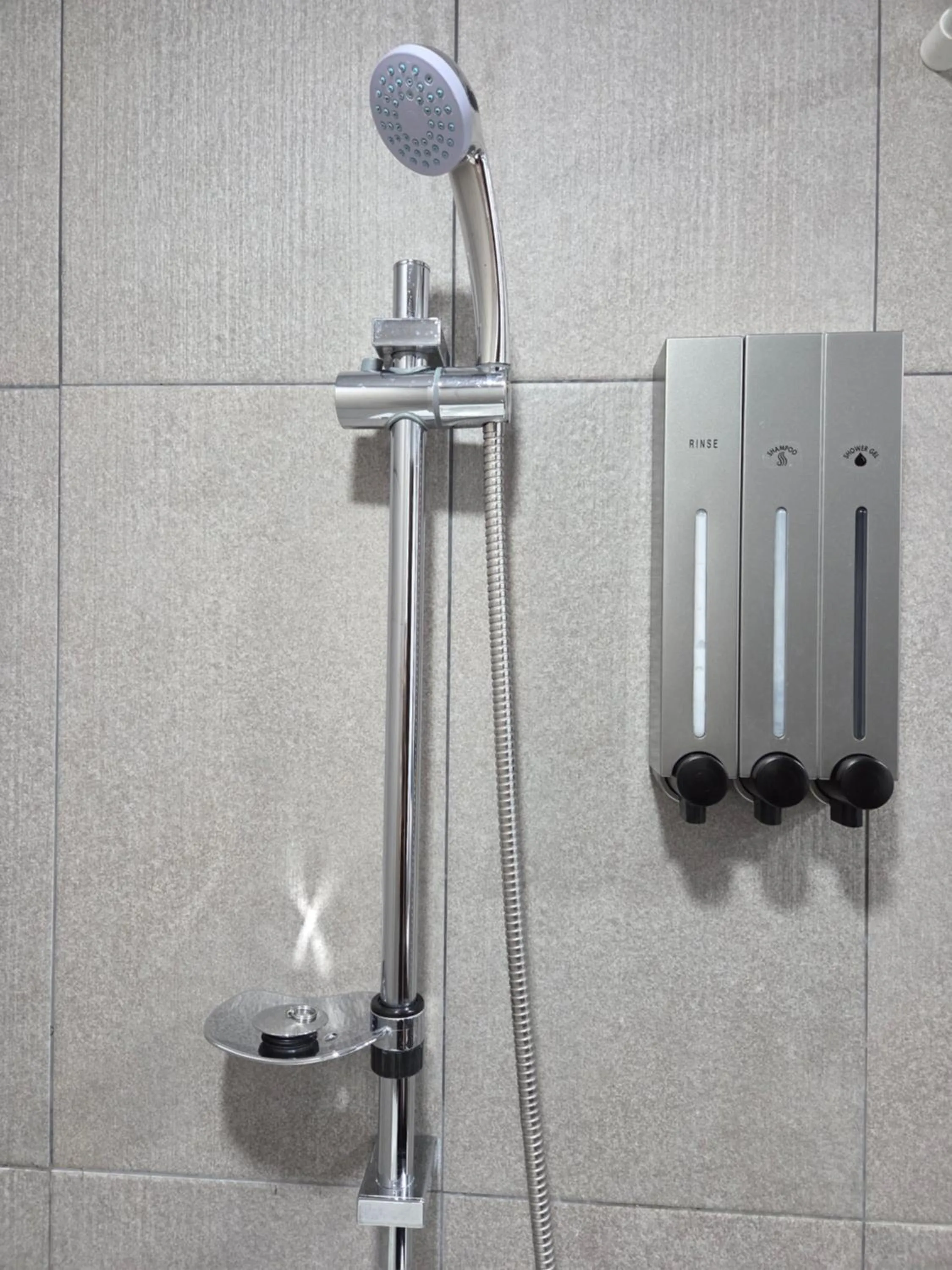Shower in Riviera Hotel Yeongjong