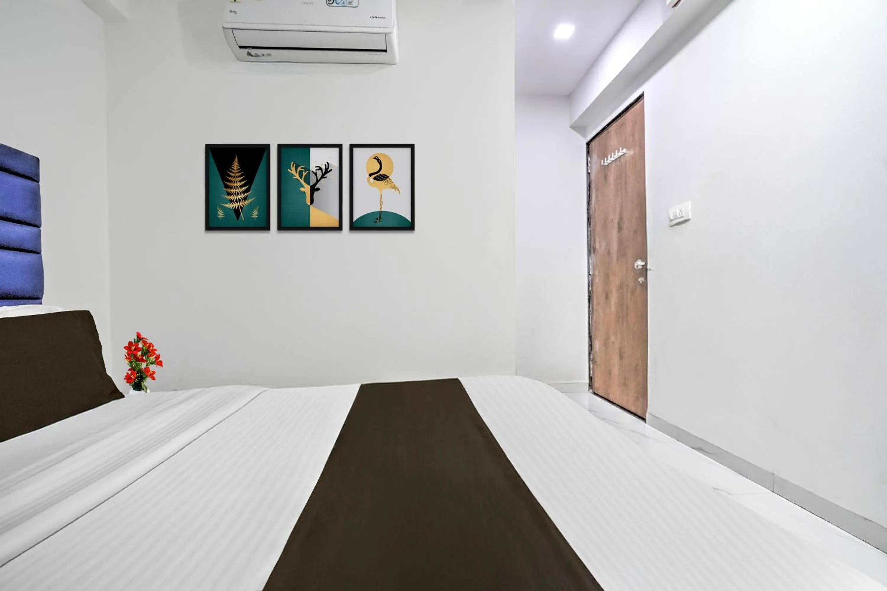 Bedroom, Bed in Hotel O Sneh Rashmi Botanical Garden Surat Formerly Stadium Plaza