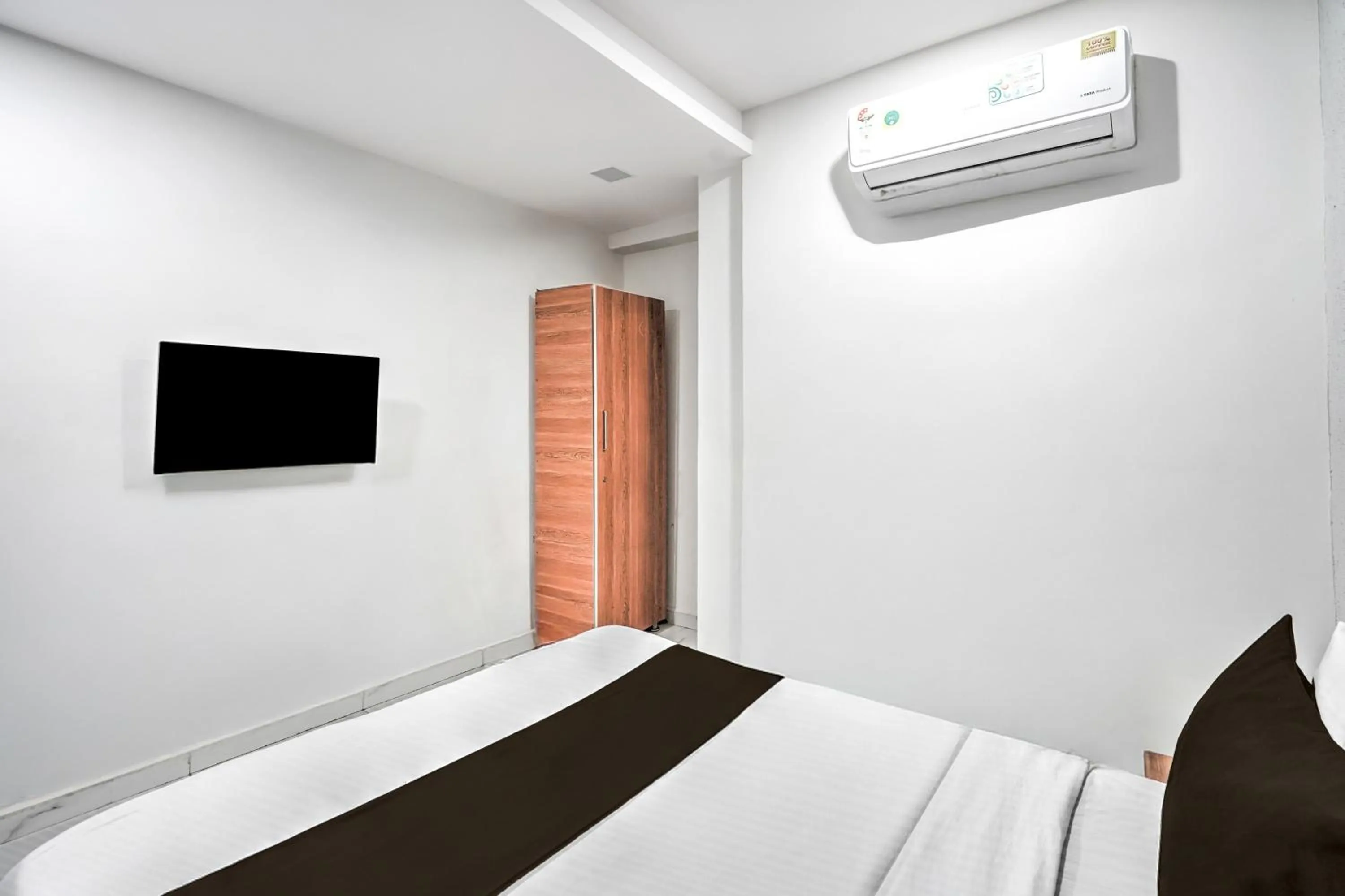 Bedroom, Bed in Hotel O Sneh Rashmi Botanical Garden Surat Formerly Stadium Plaza