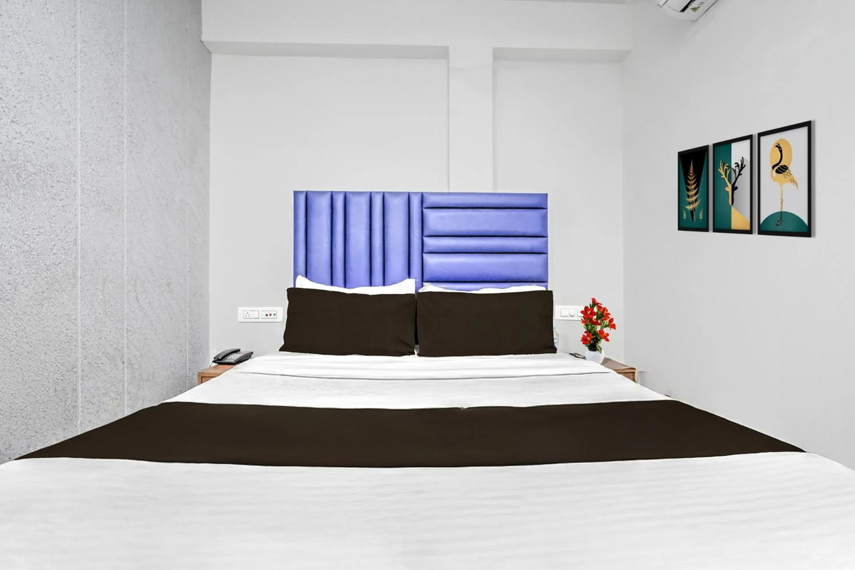 Bedroom, Bed in Hotel O Sneh Rashmi Botanical Garden Surat Formerly Stadium Plaza