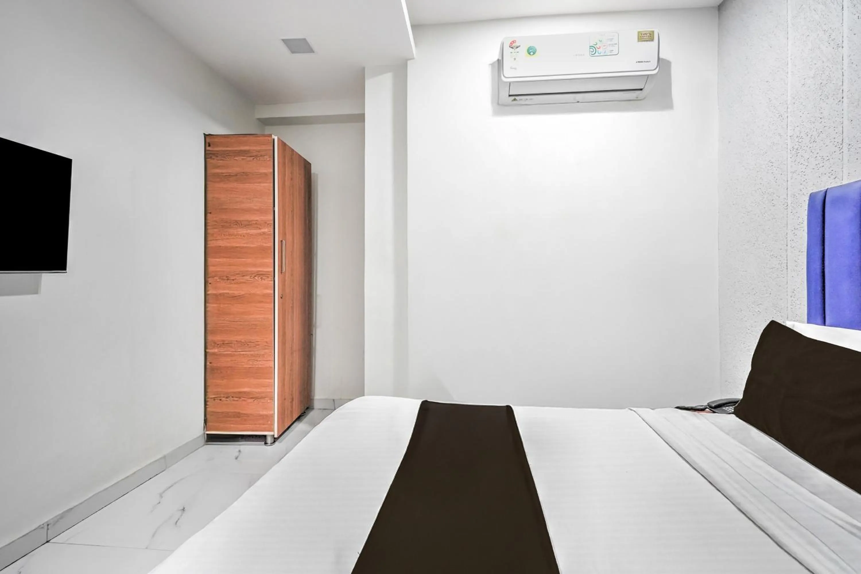 Bedroom, Bed in Hotel O Sneh Rashmi Botanical Garden Surat Formerly Stadium Plaza