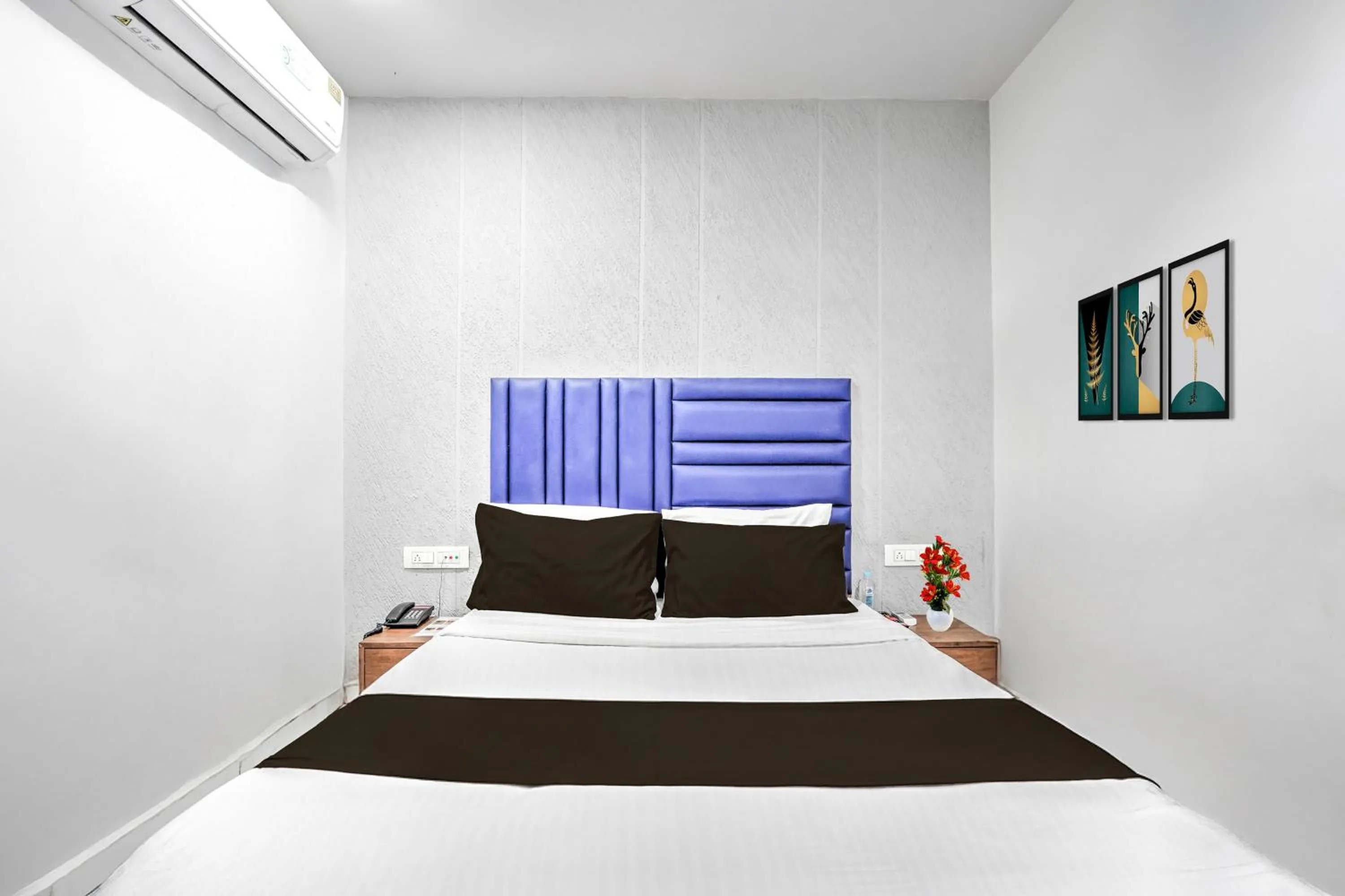 Bedroom, Bed in Hotel O Sneh Rashmi Botanical Garden Surat Formerly Stadium Plaza