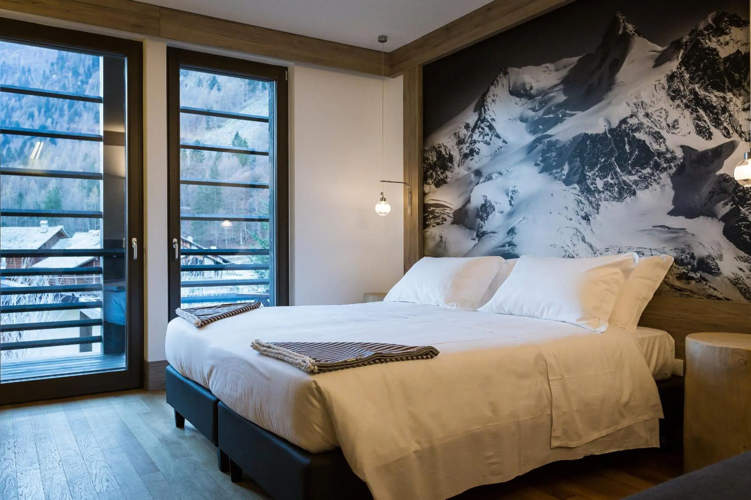 Day, Bed in NH Collection Alagna Mirtillo Rosso