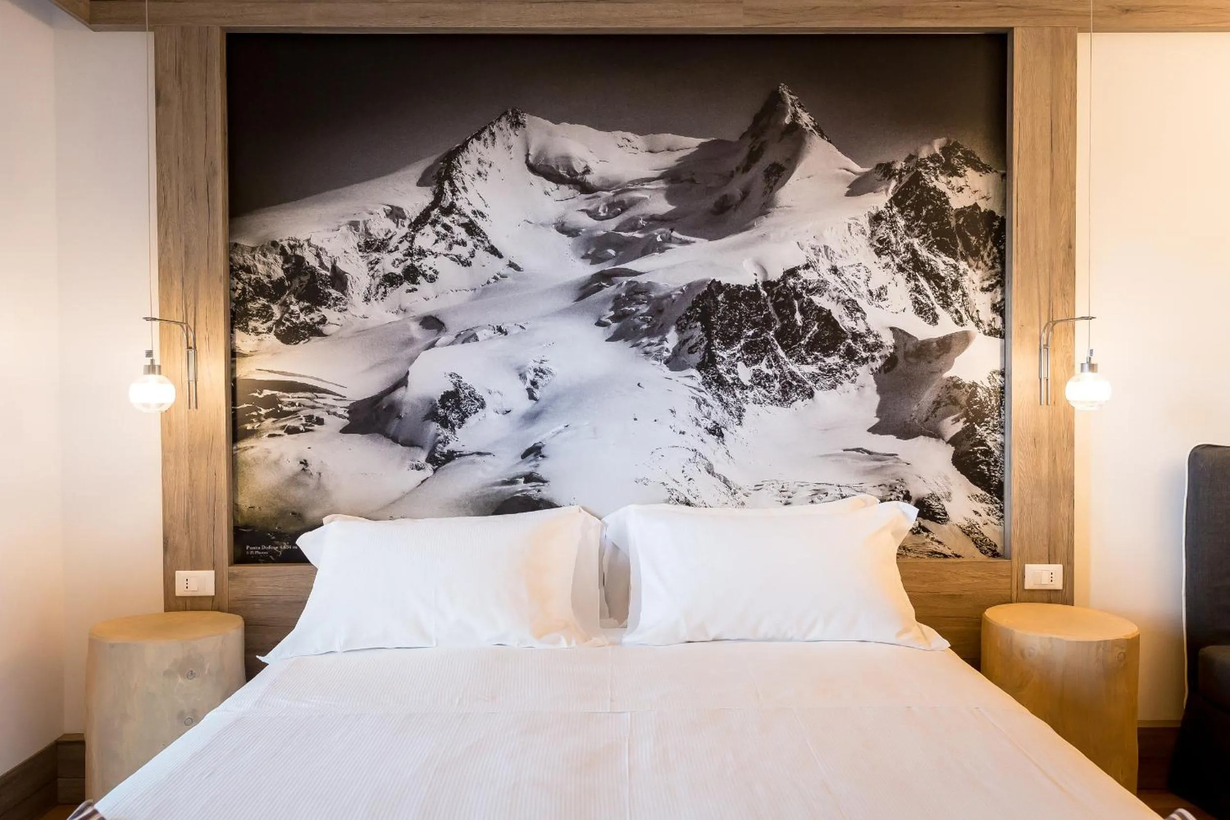 Bed in NH Collection Alagna Mirtillo Rosso