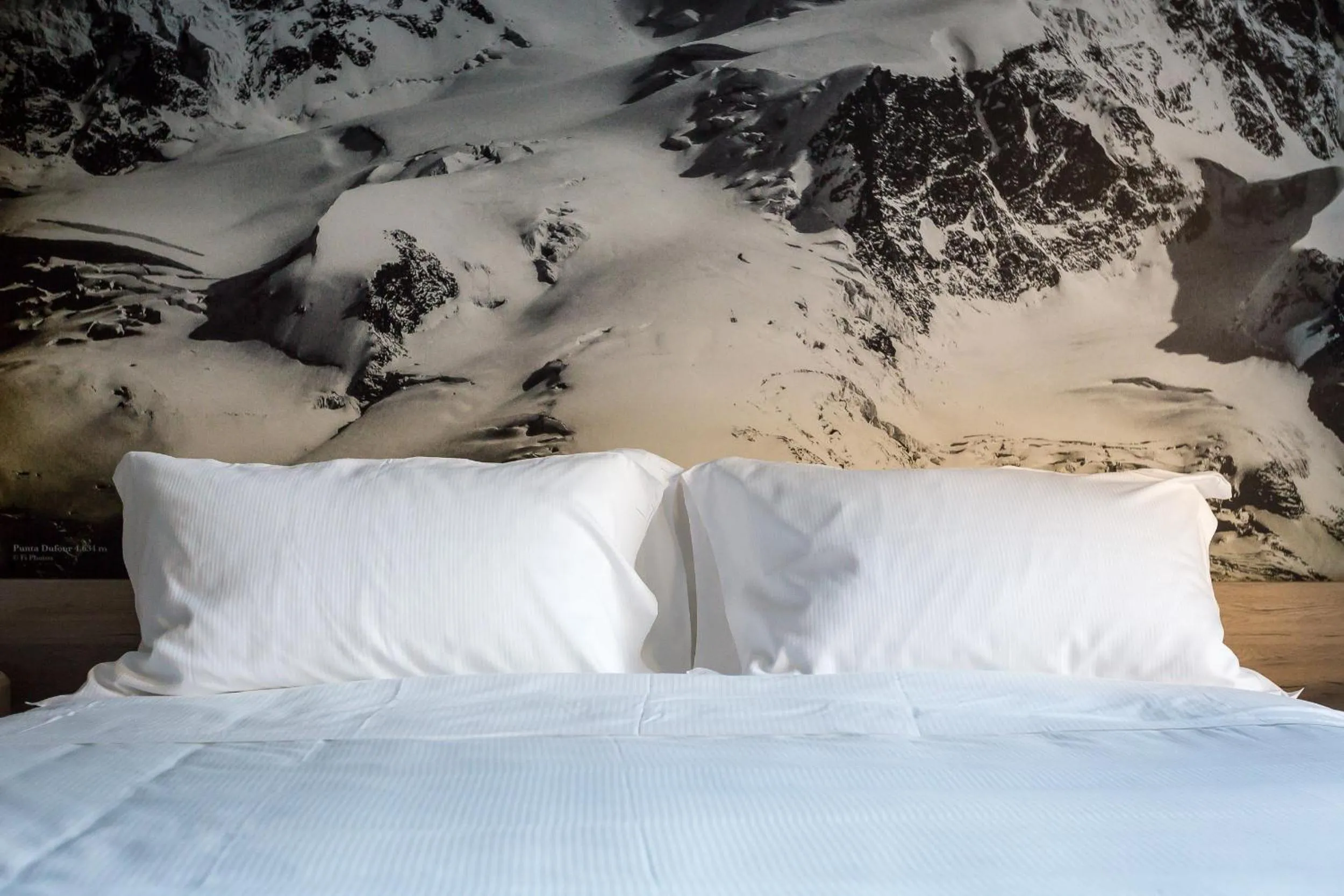 Bed in NH Collection Alagna Mirtillo Rosso