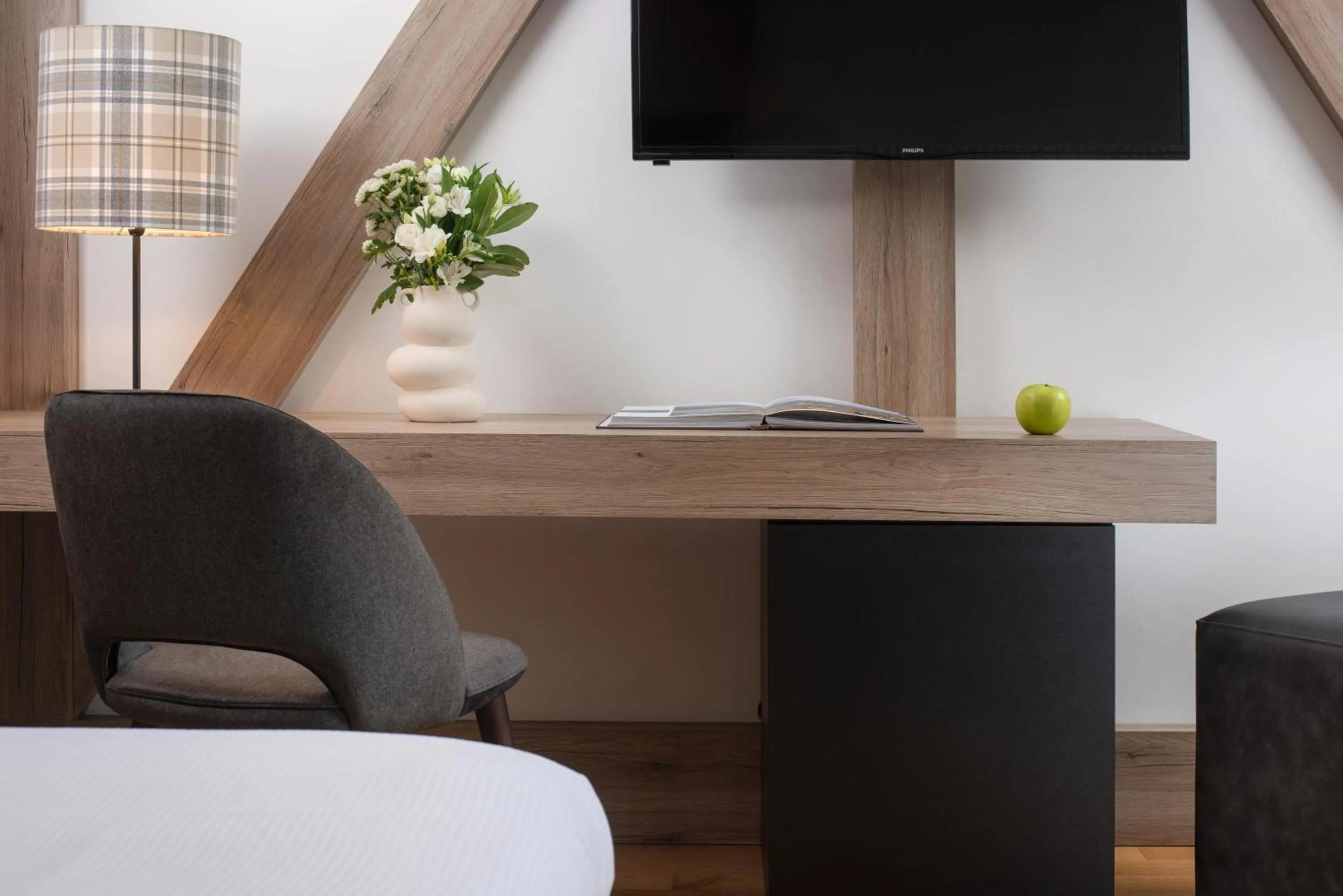 Bedroom in NH Collection Alagna Mirtillo Rosso