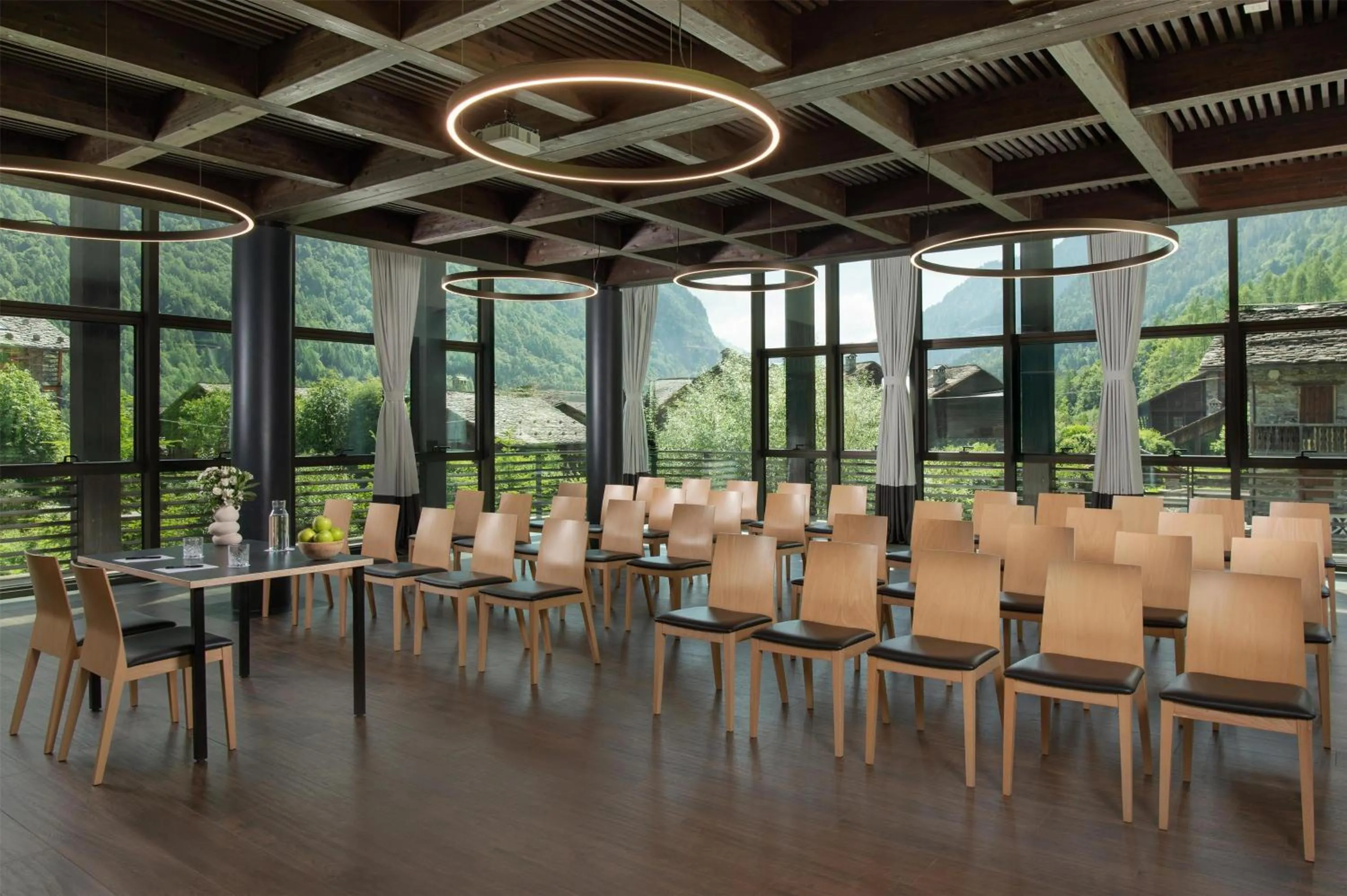 Business facilities in NH Collection Alagna Mirtillo Rosso