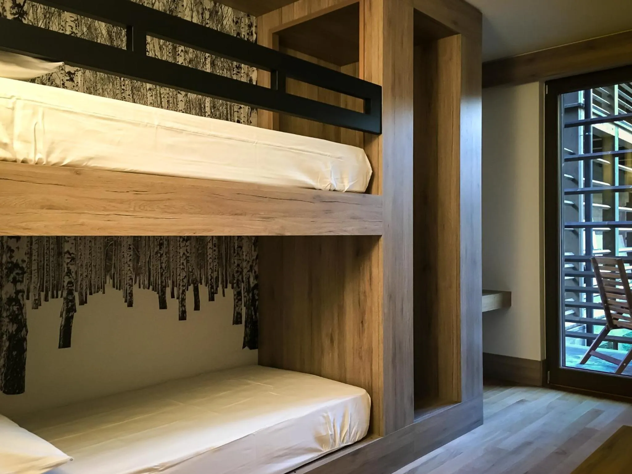 Bedroom, Bed in NH Collection Alagna Mirtillo Rosso