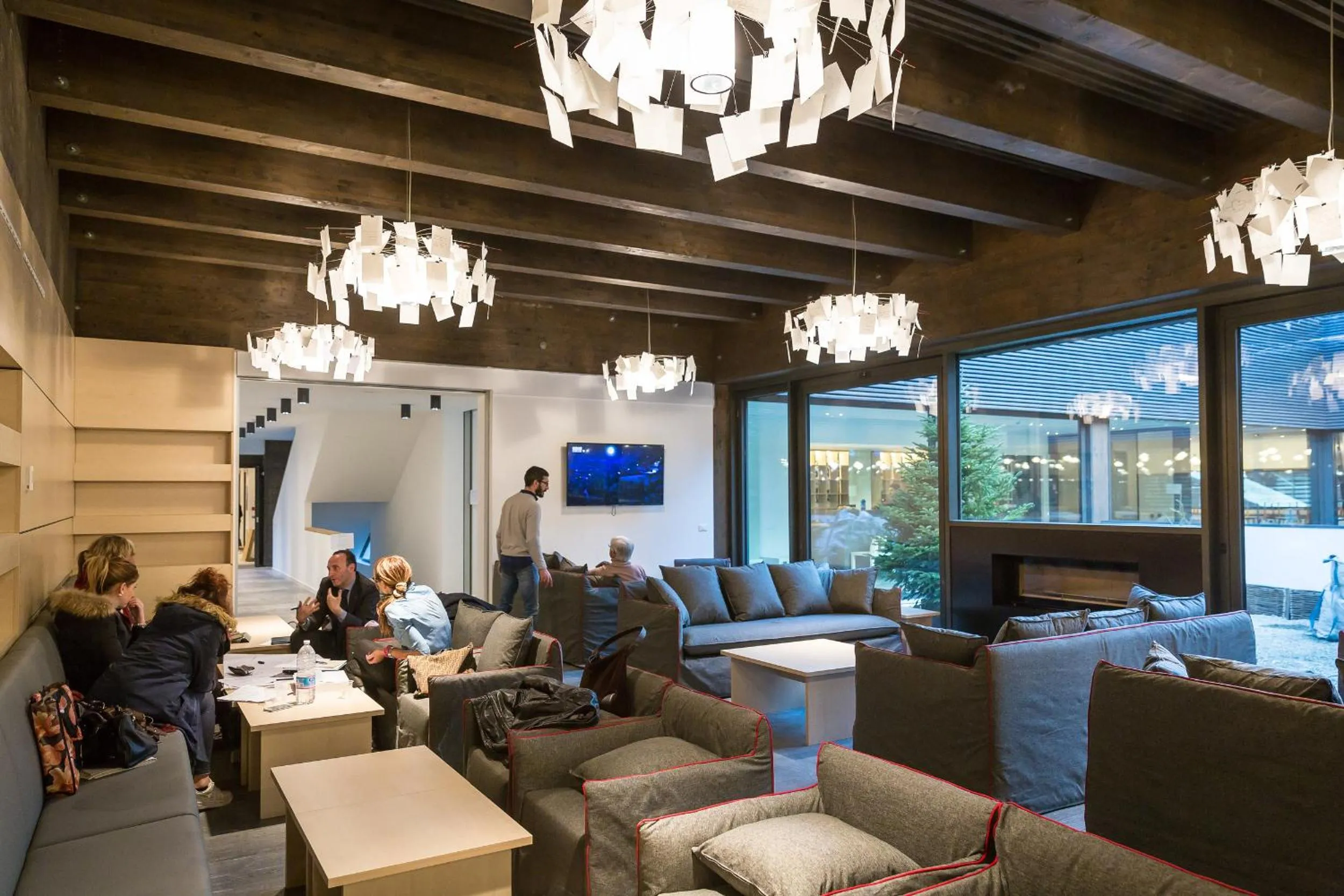 Communal lounge/ TV room in NH Collection Alagna Mirtillo Rosso