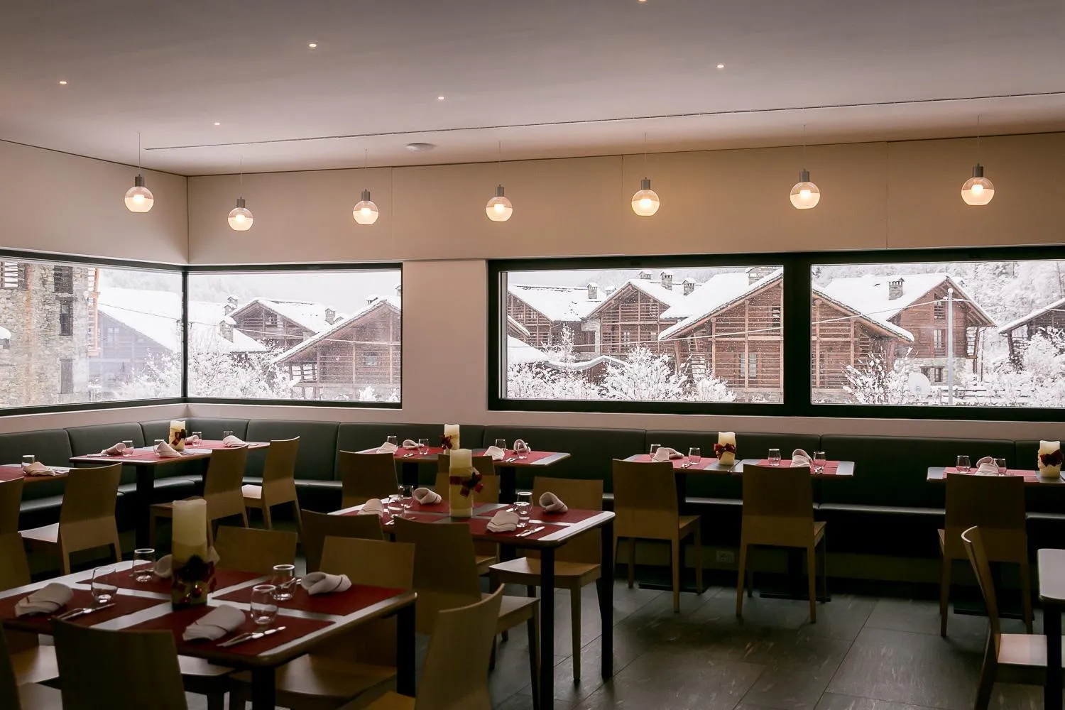 Food and drinks in NH Collection Alagna Mirtillo Rosso