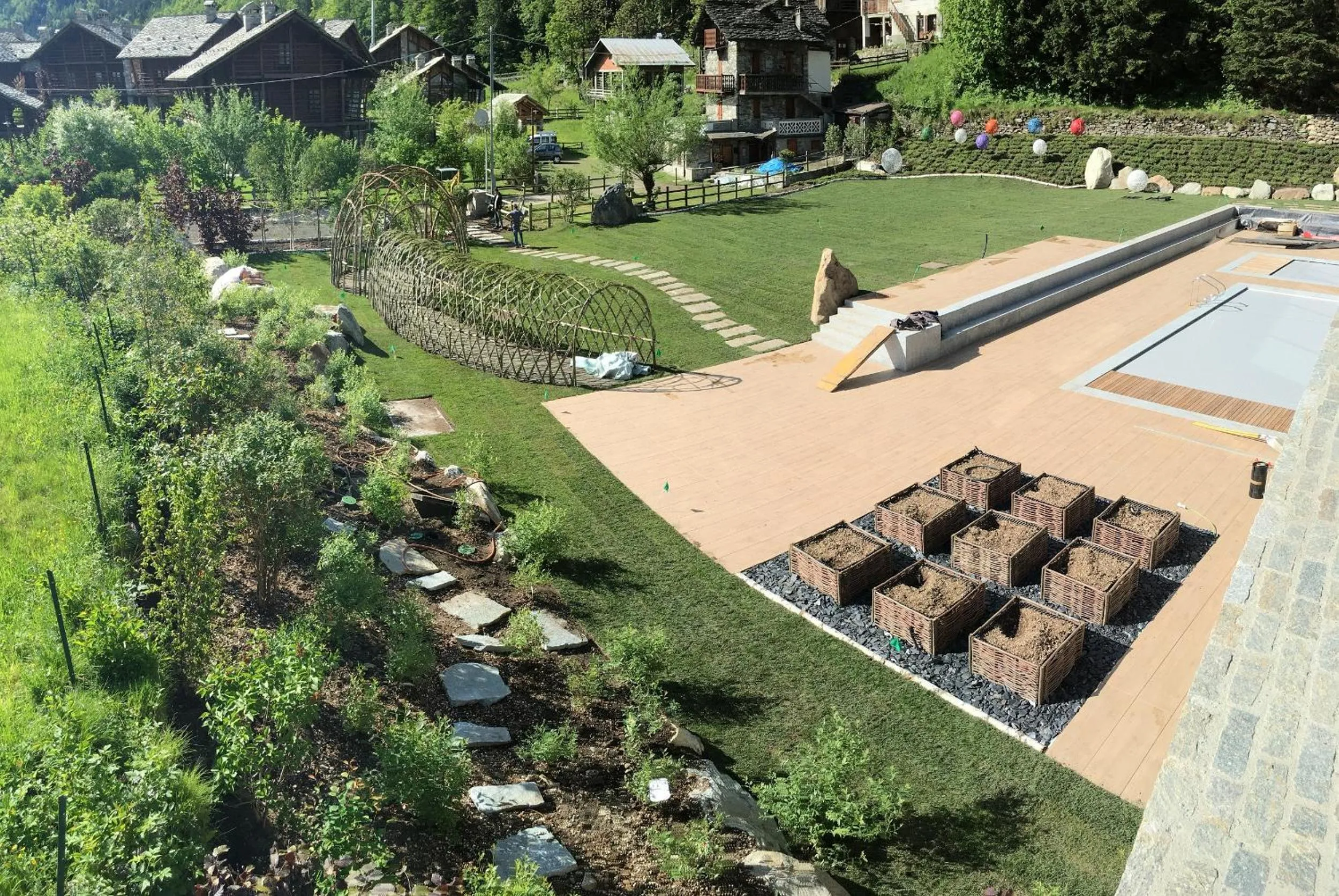 Garden in NH Collection Alagna Mirtillo Rosso