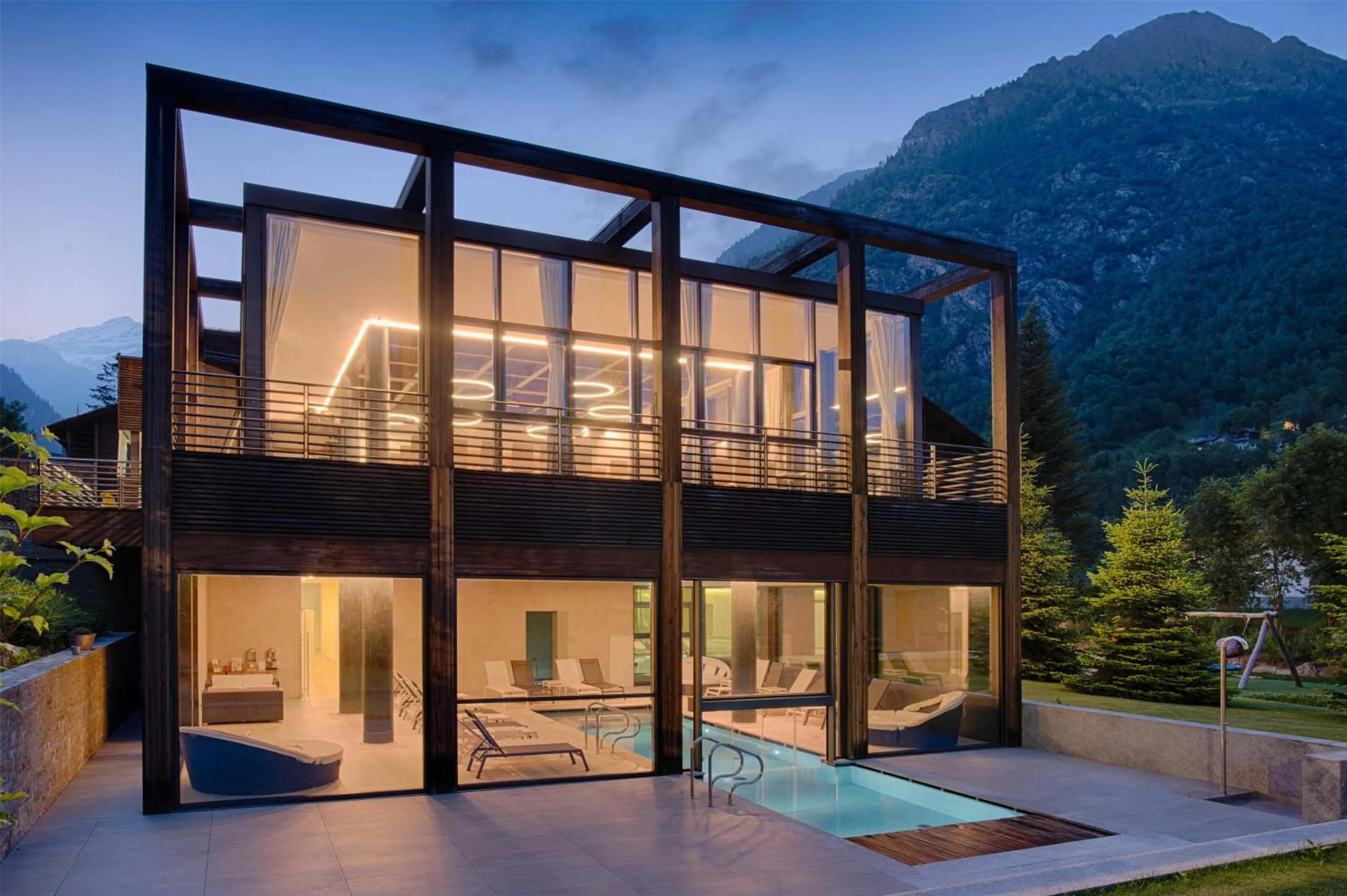 Pool view in NH Collection Alagna Mirtillo Rosso