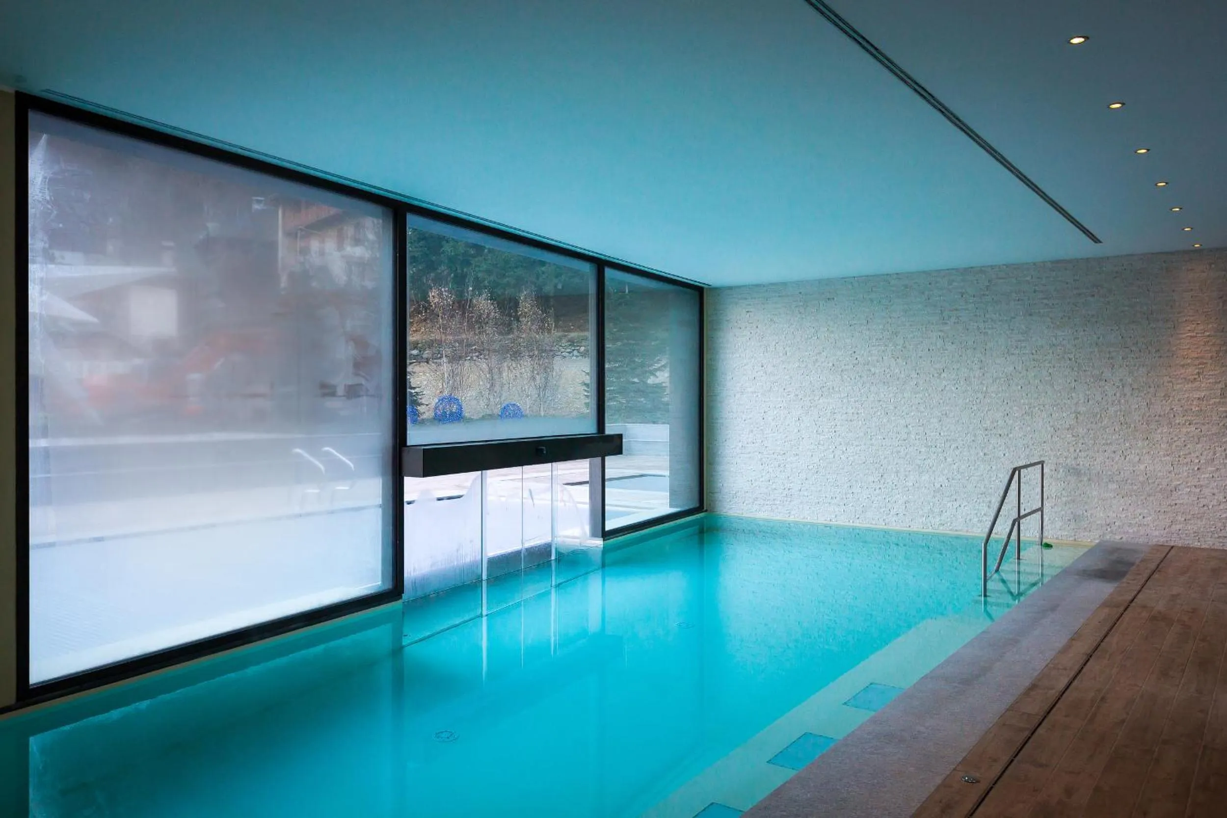 Swimming pool in NH Collection Alagna Mirtillo Rosso