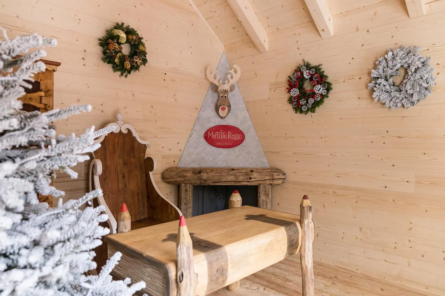 Entertainment in NH Collection Alagna Mirtillo Rosso