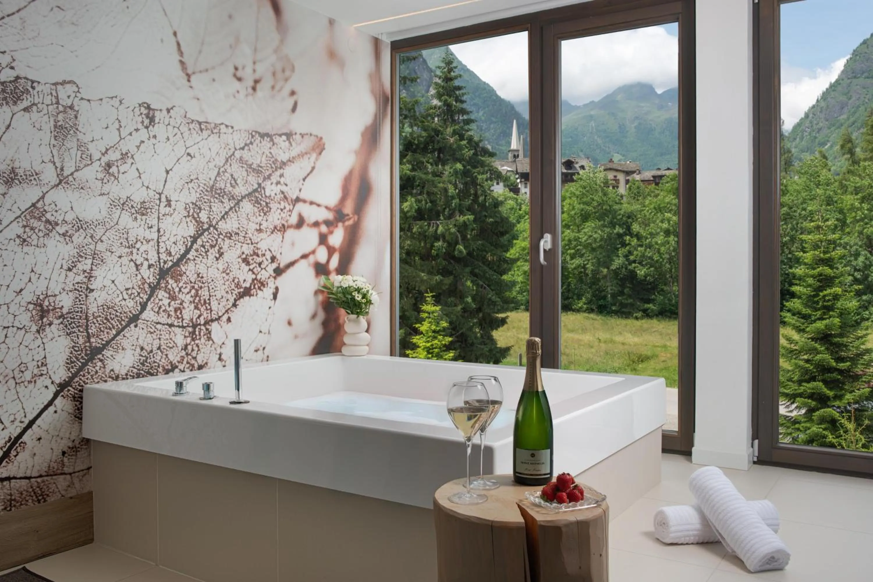 Property building in NH Collection Alagna Mirtillo Rosso