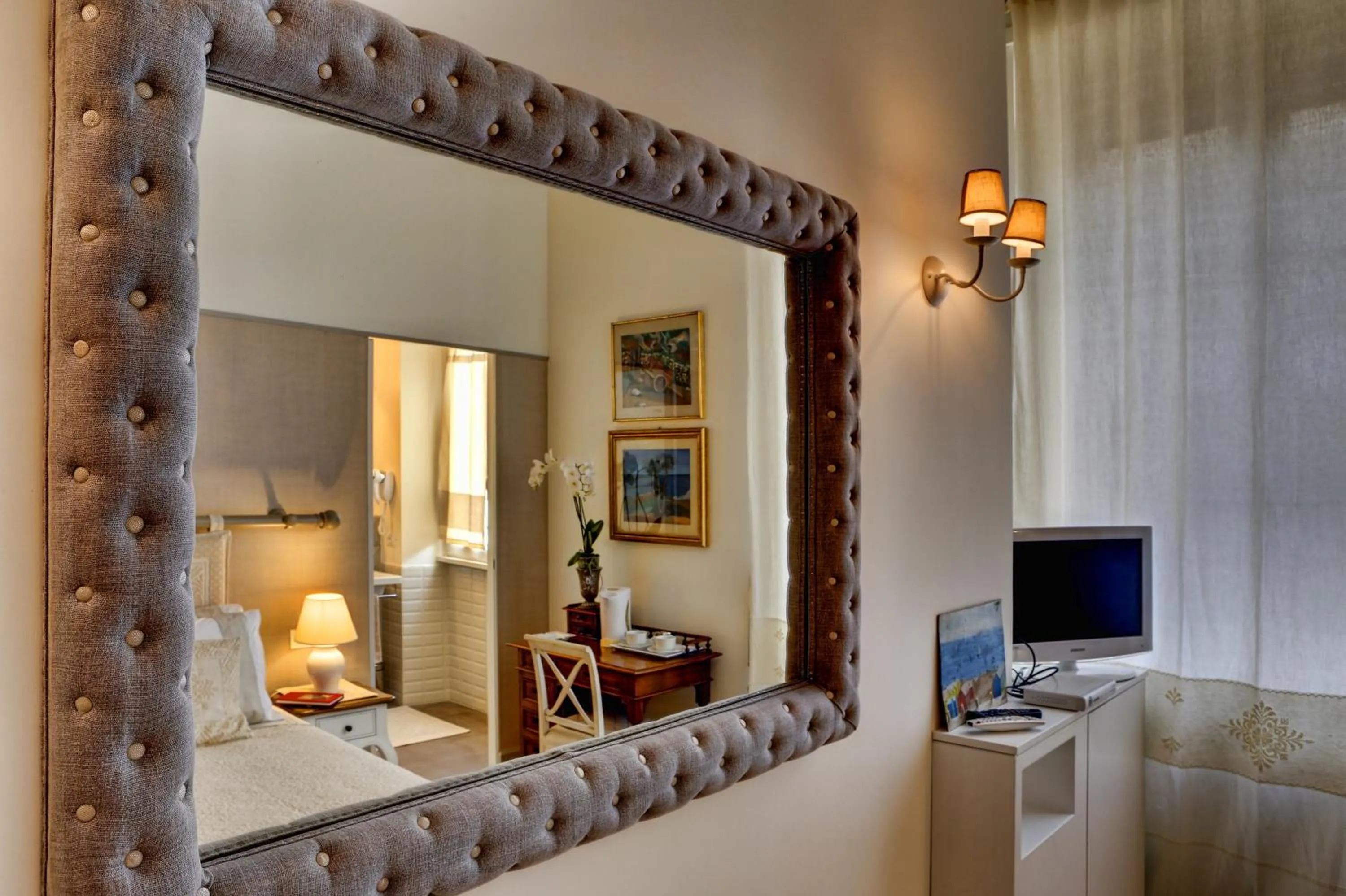 Decorative detail, Bed in Casa Sotgiu Guest House