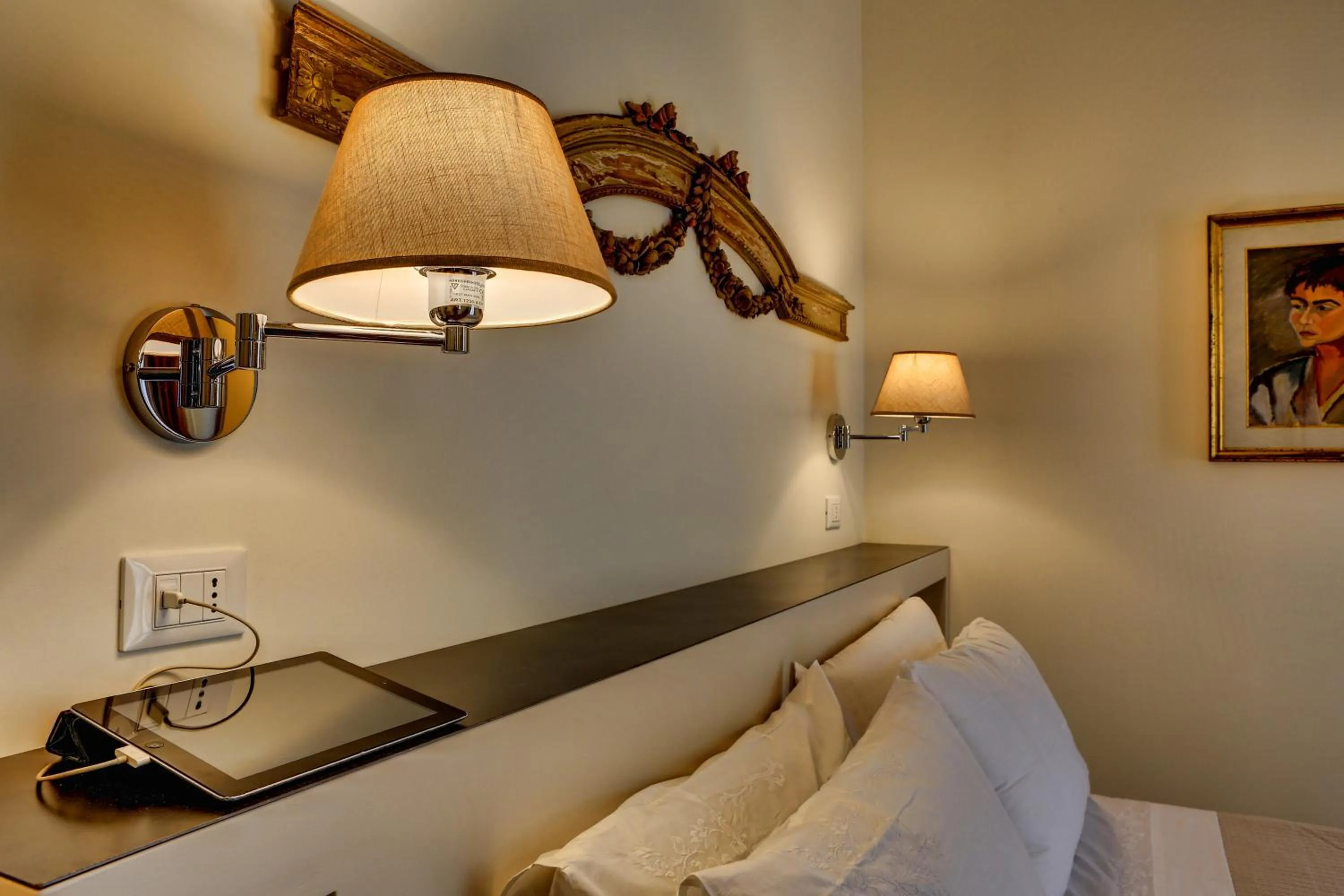 Decorative detail, Bed in Casa Sotgiu Guest House