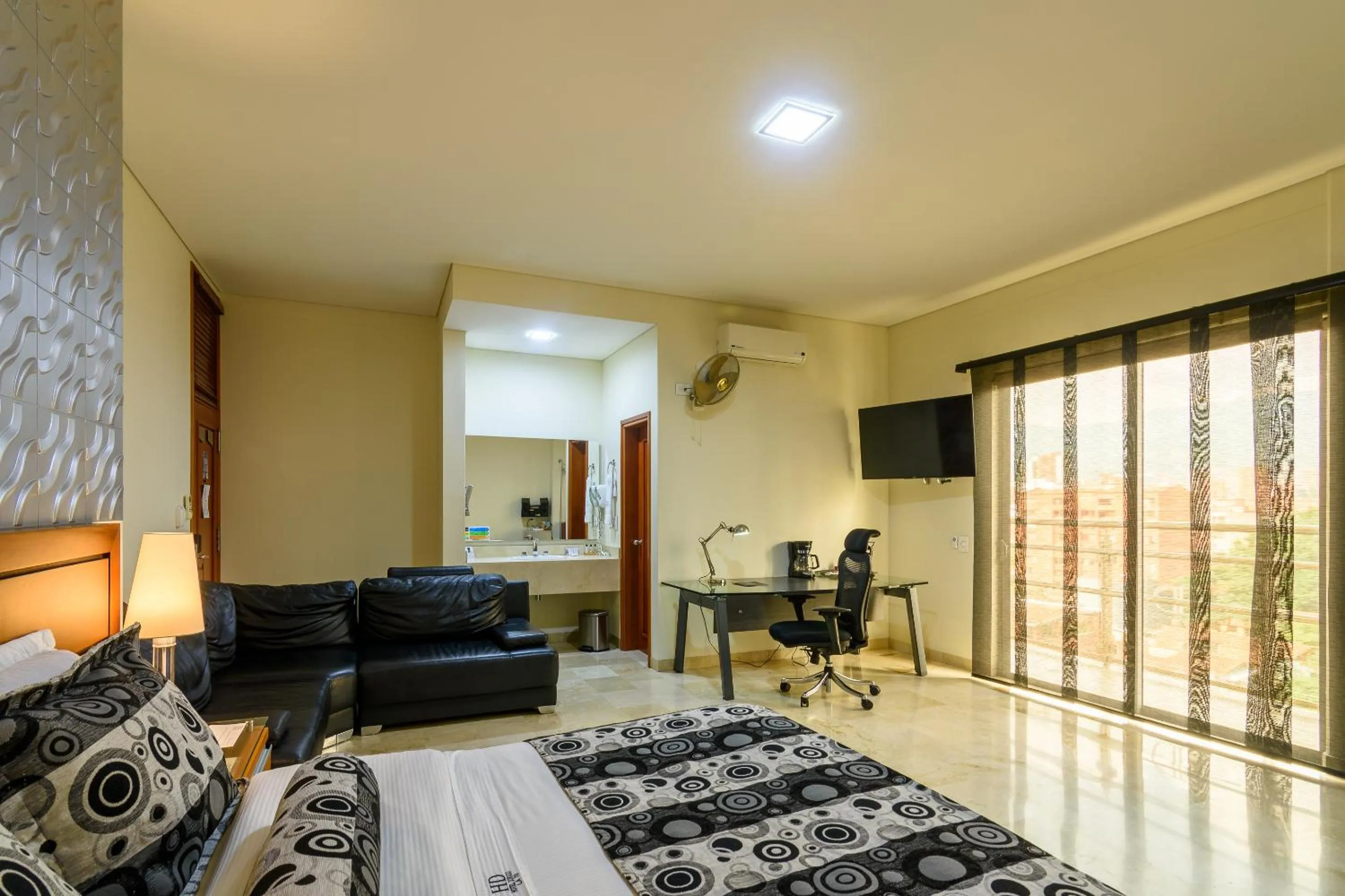 TV and multimedia in Hotel Dorado La 70