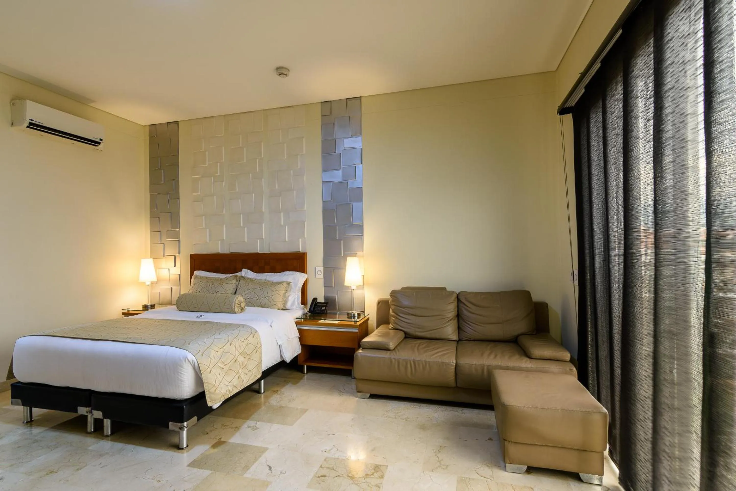 Living room, Bed in Hotel Dorado La 70