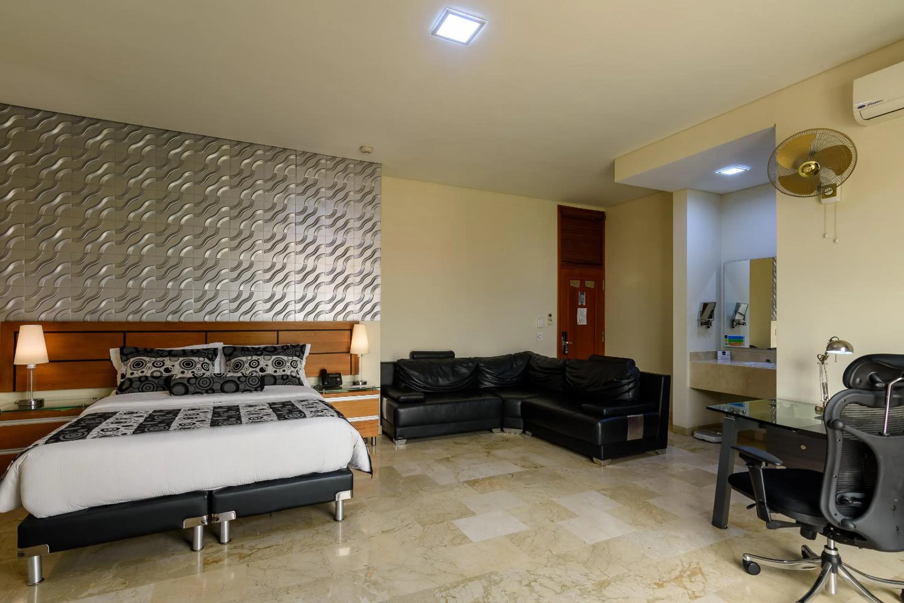 TV and multimedia, Bed in Hotel Dorado La 70