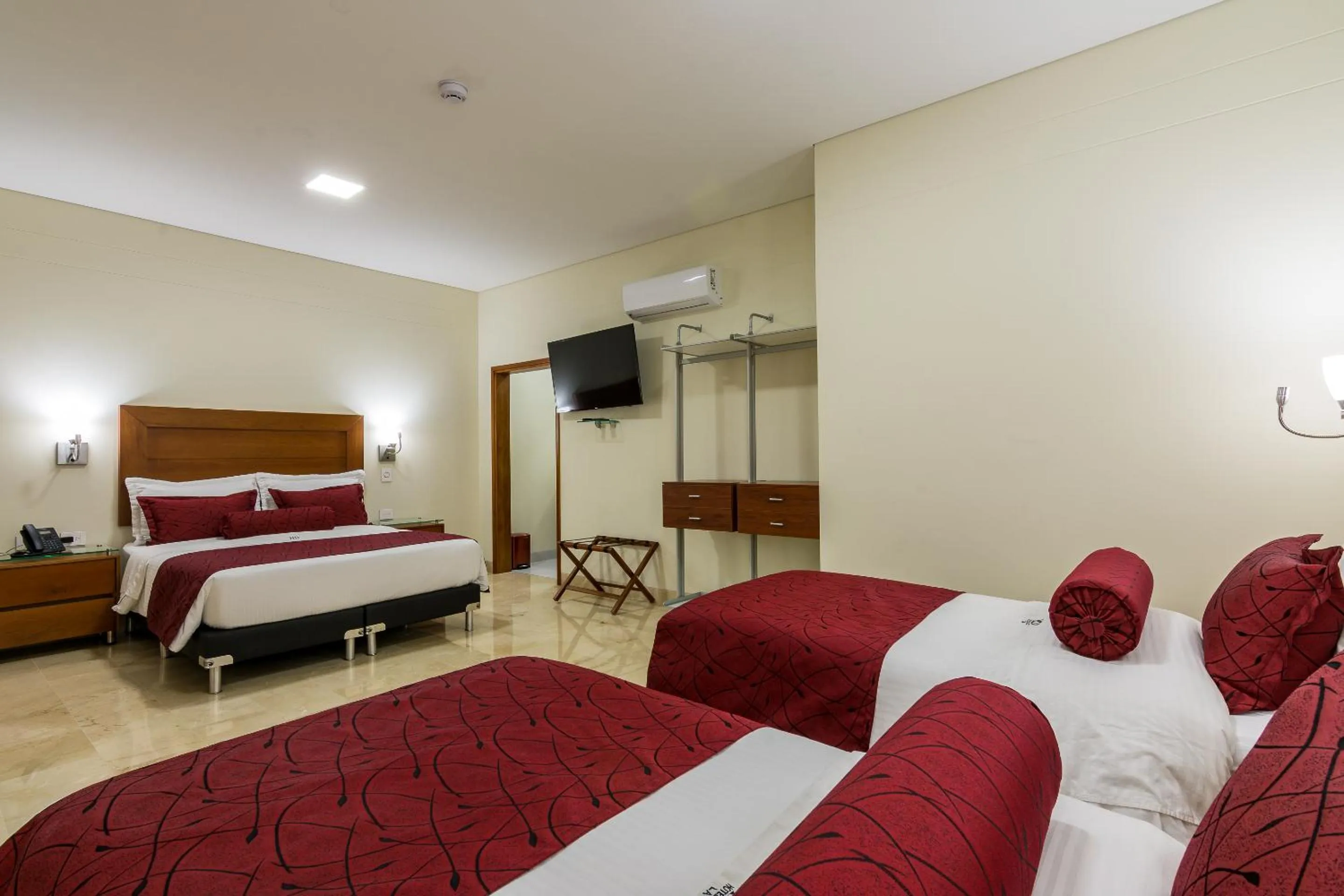 TV and multimedia, Bed in Hotel Dorado La 70