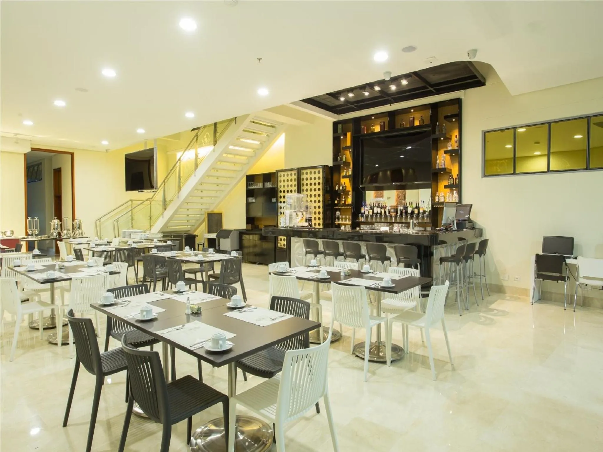 Restaurant/places to eat in Hotel Dorado La 70