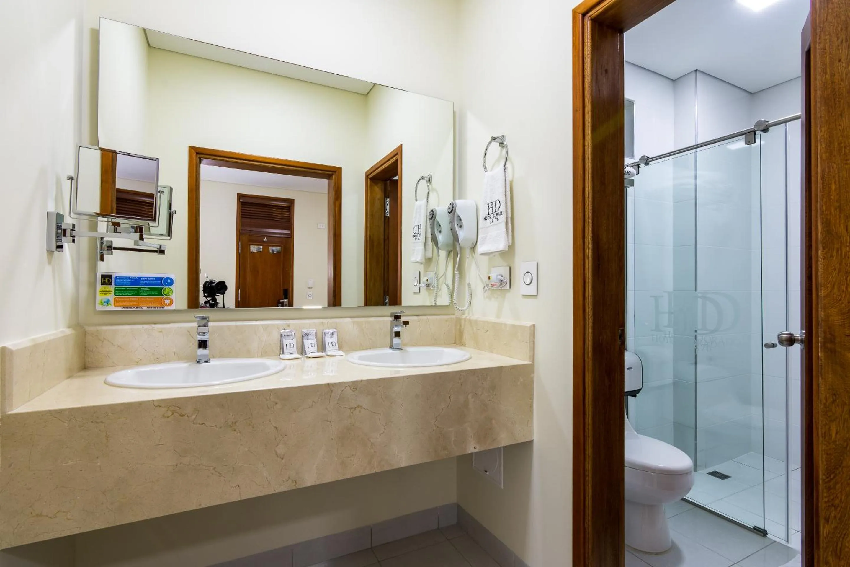 Shower in Hotel Dorado La 70