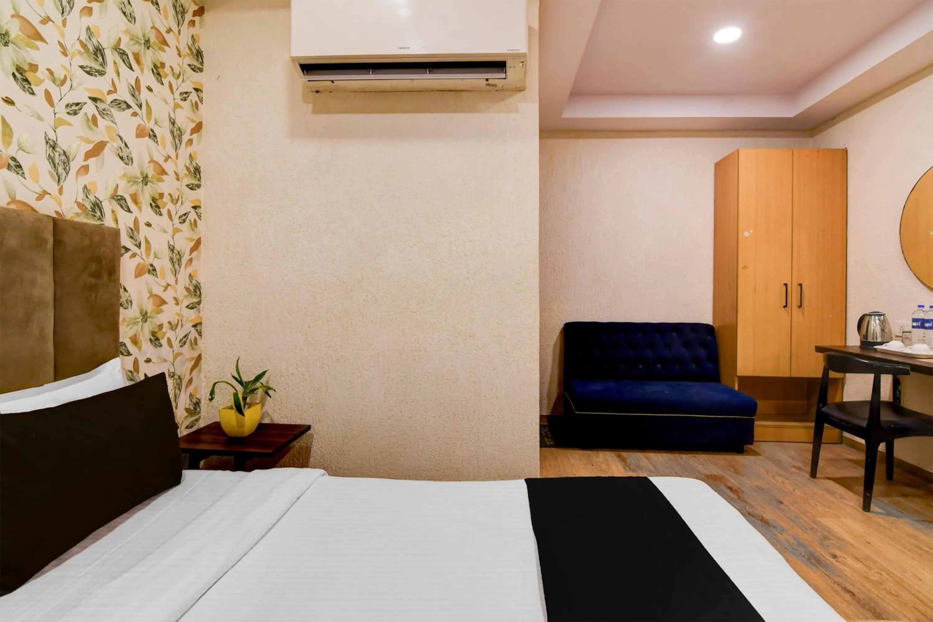 Bedroom in Super Townhouse Parkstreet Formerly Hotel Royal Garden