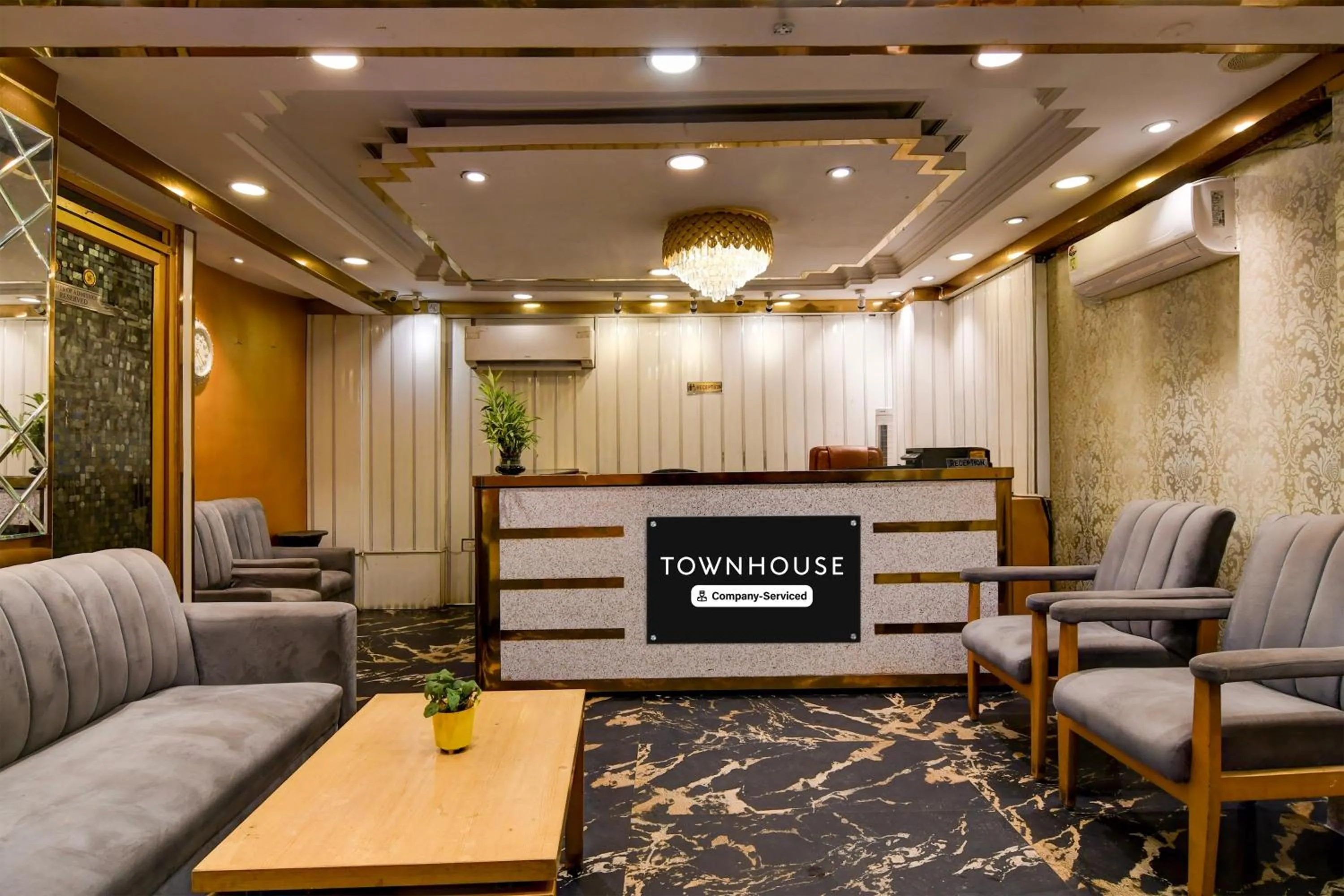 Lobby or reception in Super Townhouse Parkstreet Formerly Hotel Royal Garden